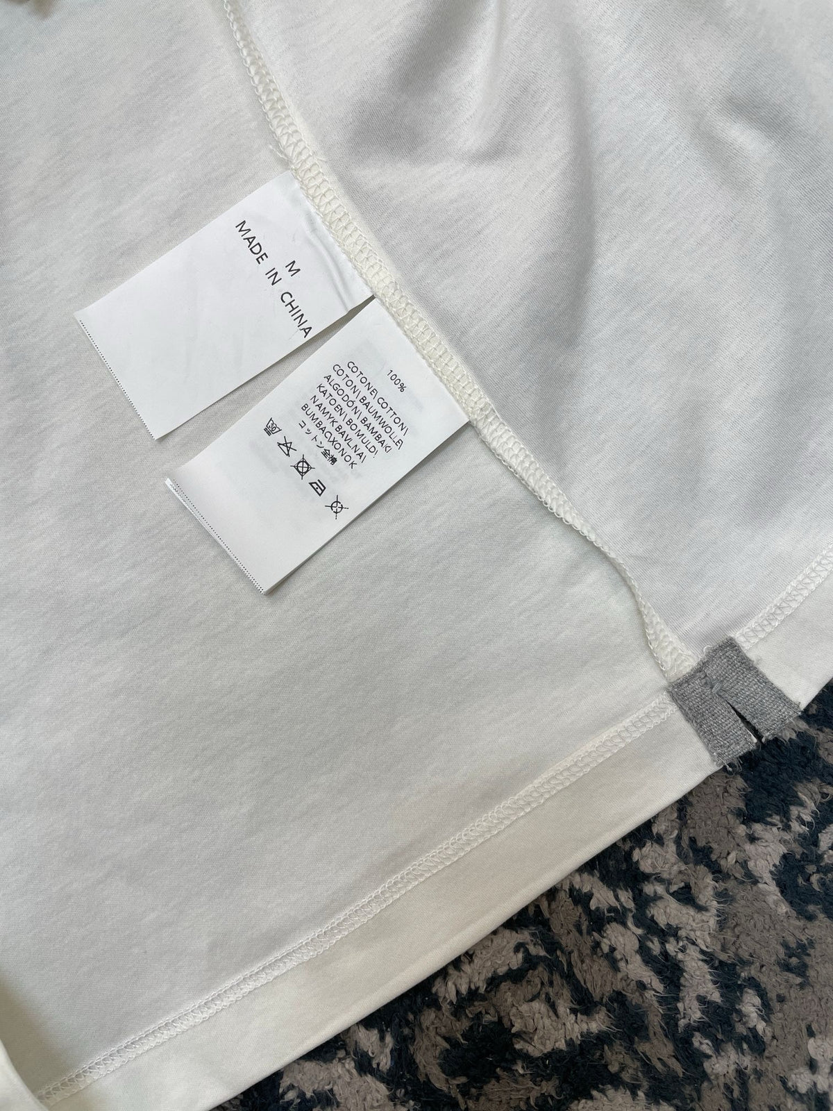 Polo azul y blanco