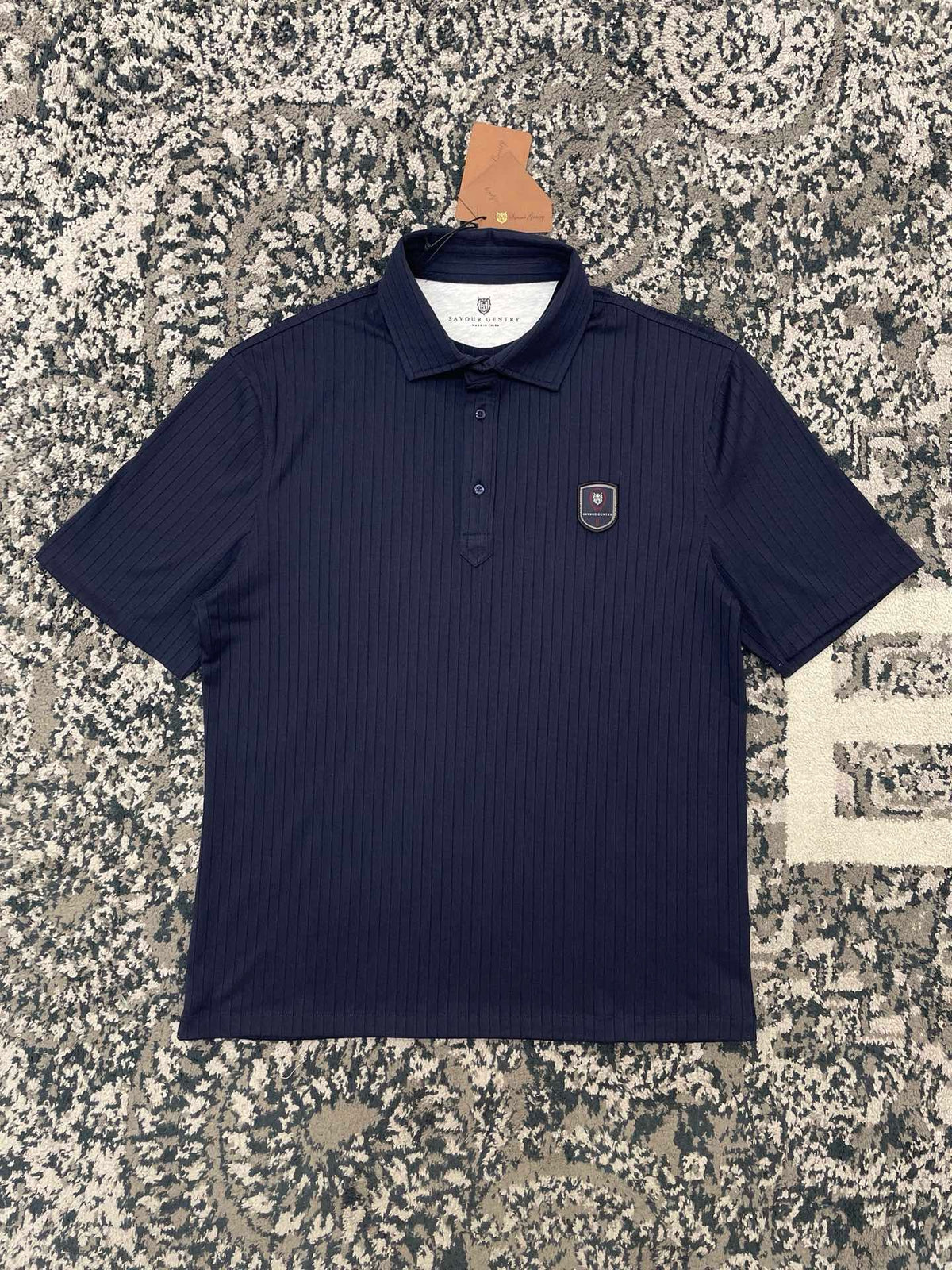 Polo azul y blanco
