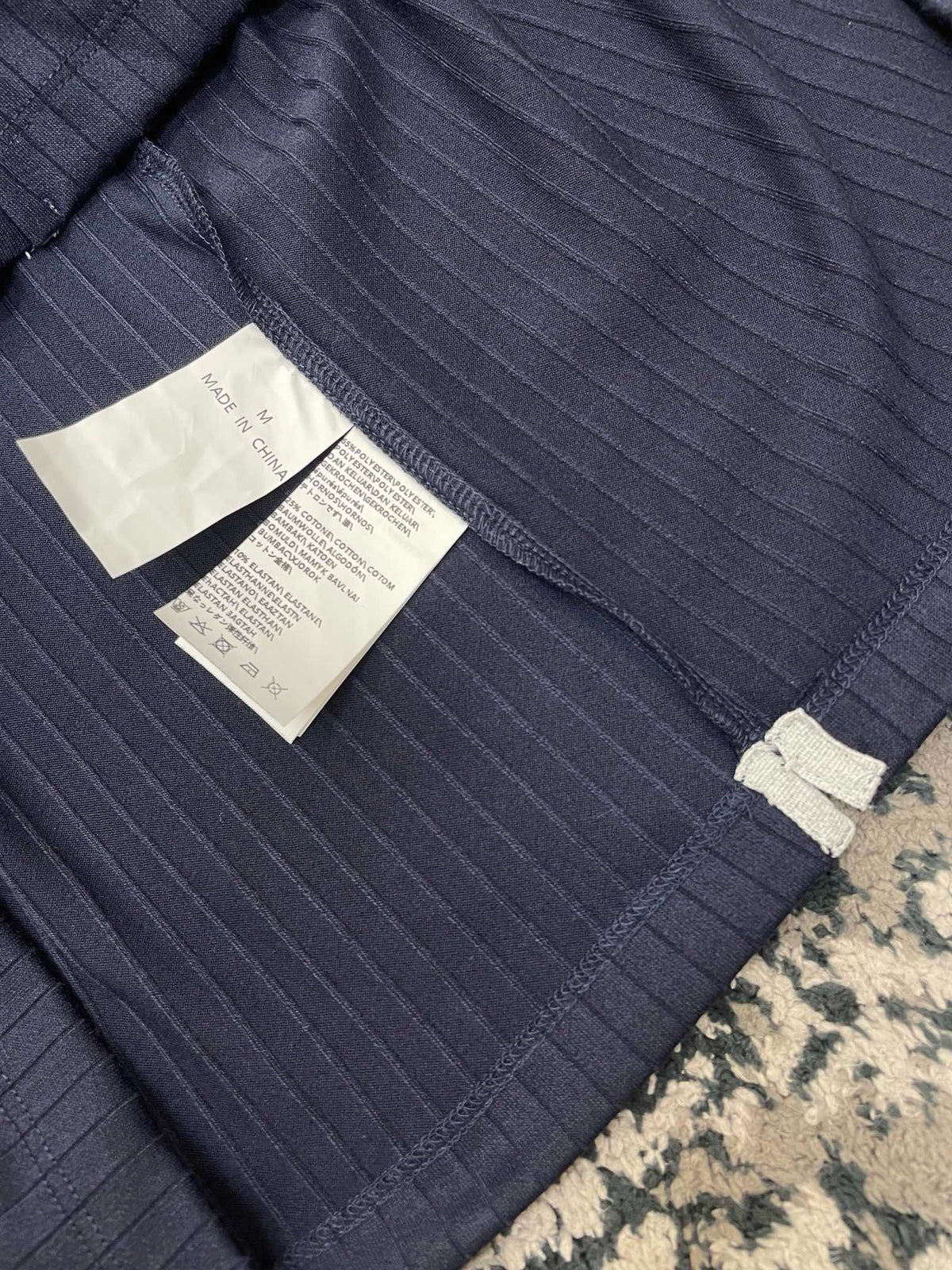 Polo azul y blanco