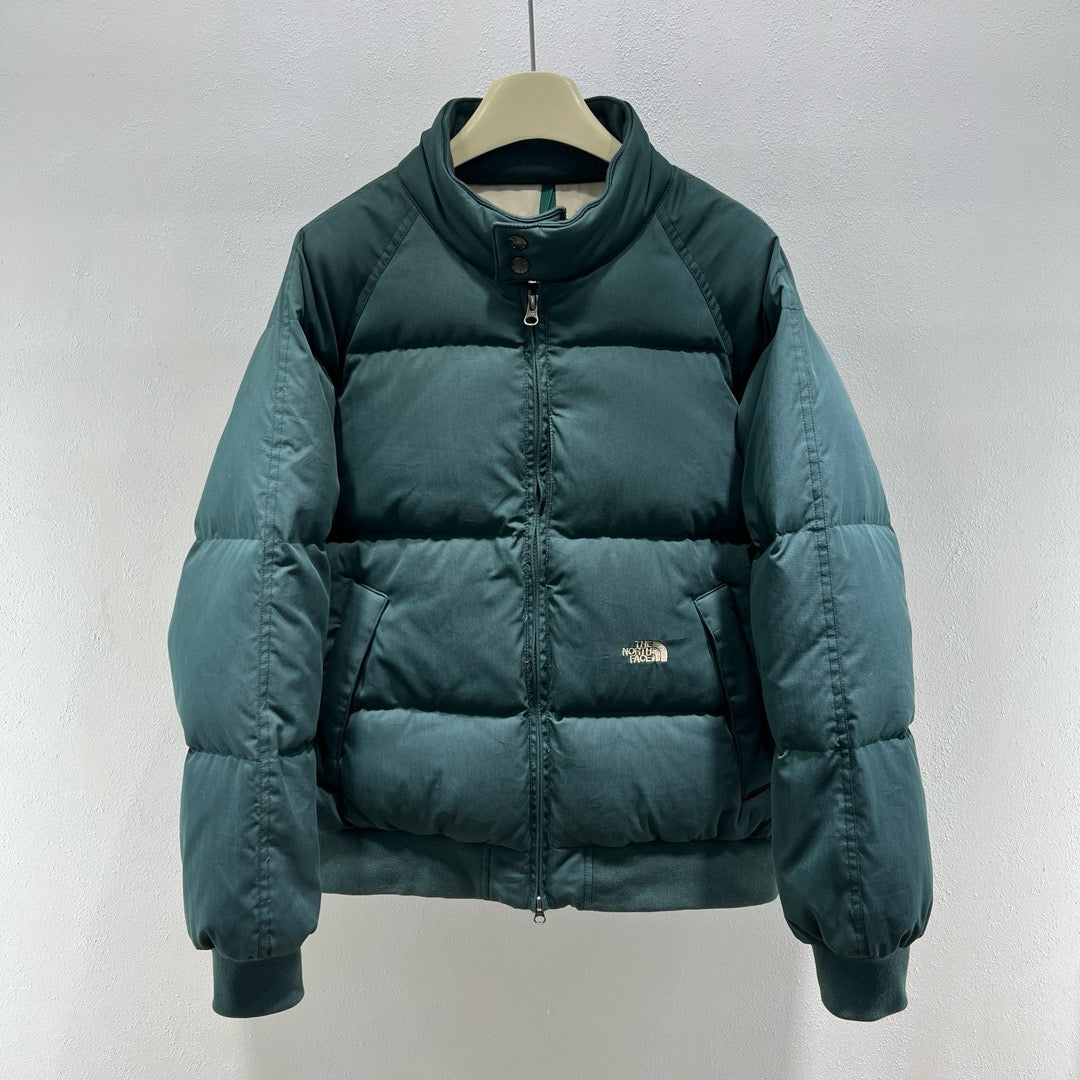 Chaqueta verde, negra y blanca