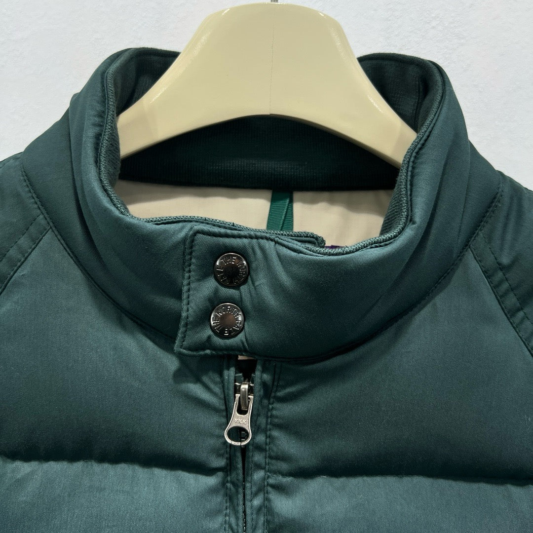 Chaqueta verde, negra y blanca