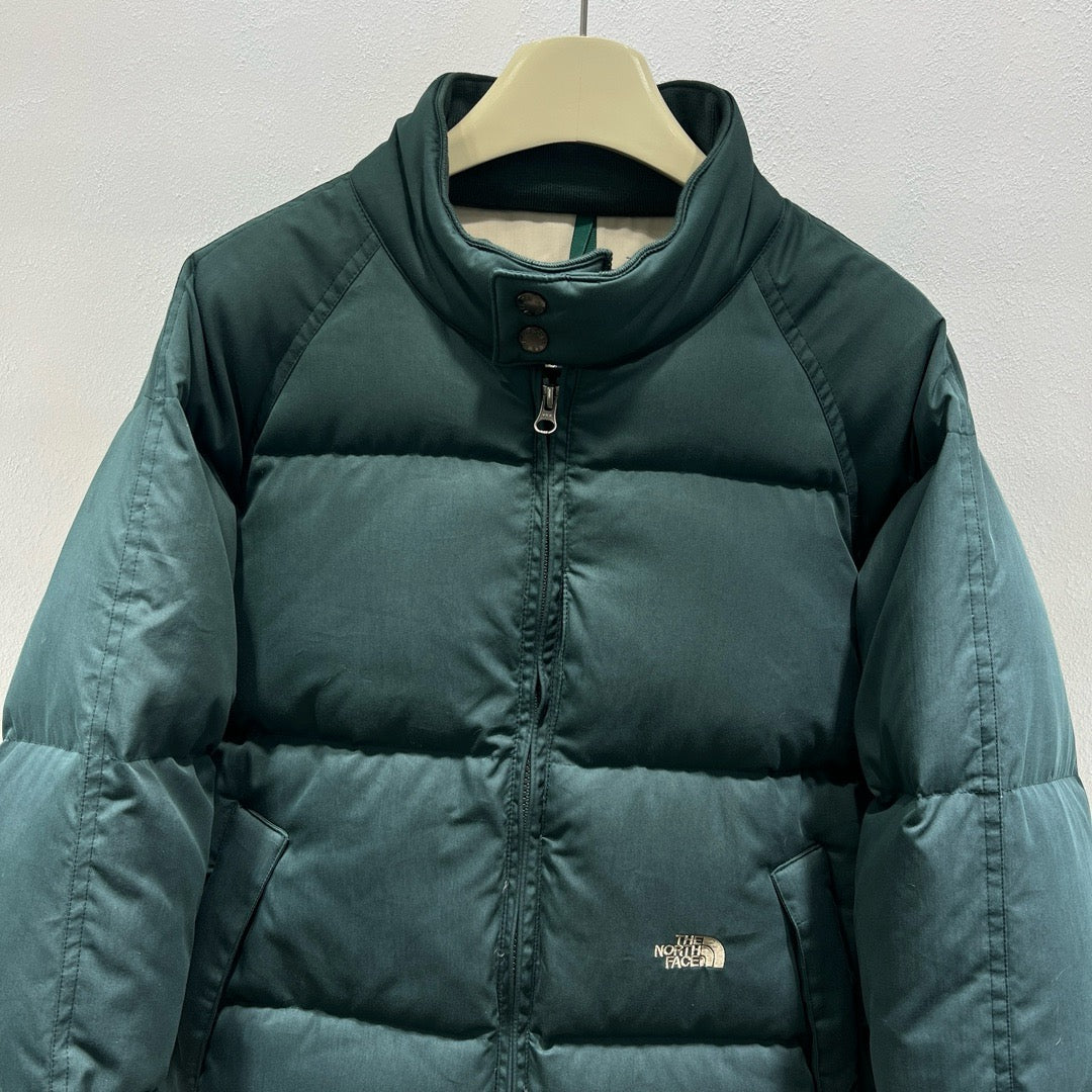 Chaqueta verde, negra y blanca