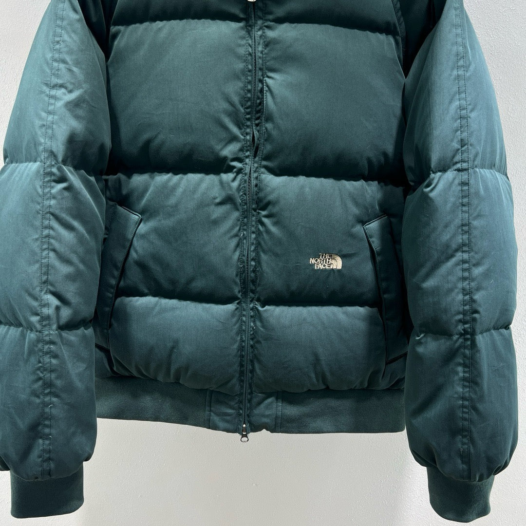 Chaqueta verde, negra y blanca