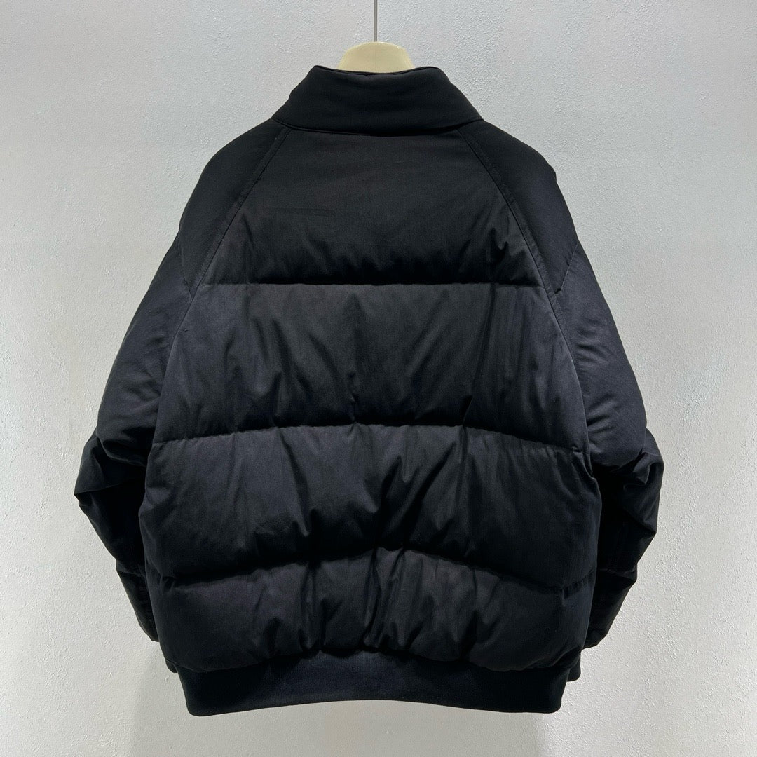 Chaqueta verde, negra y blanca