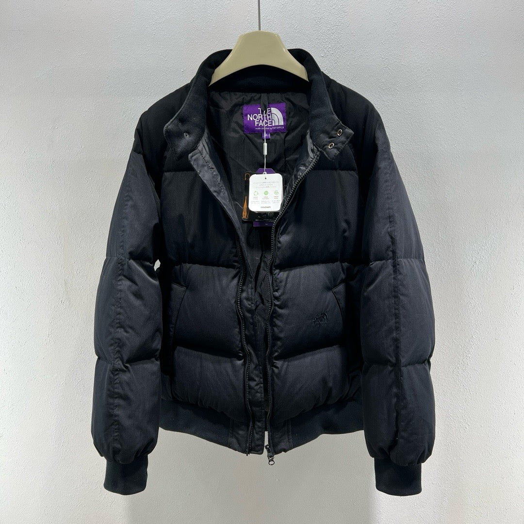 Chaqueta verde, negra y blanca