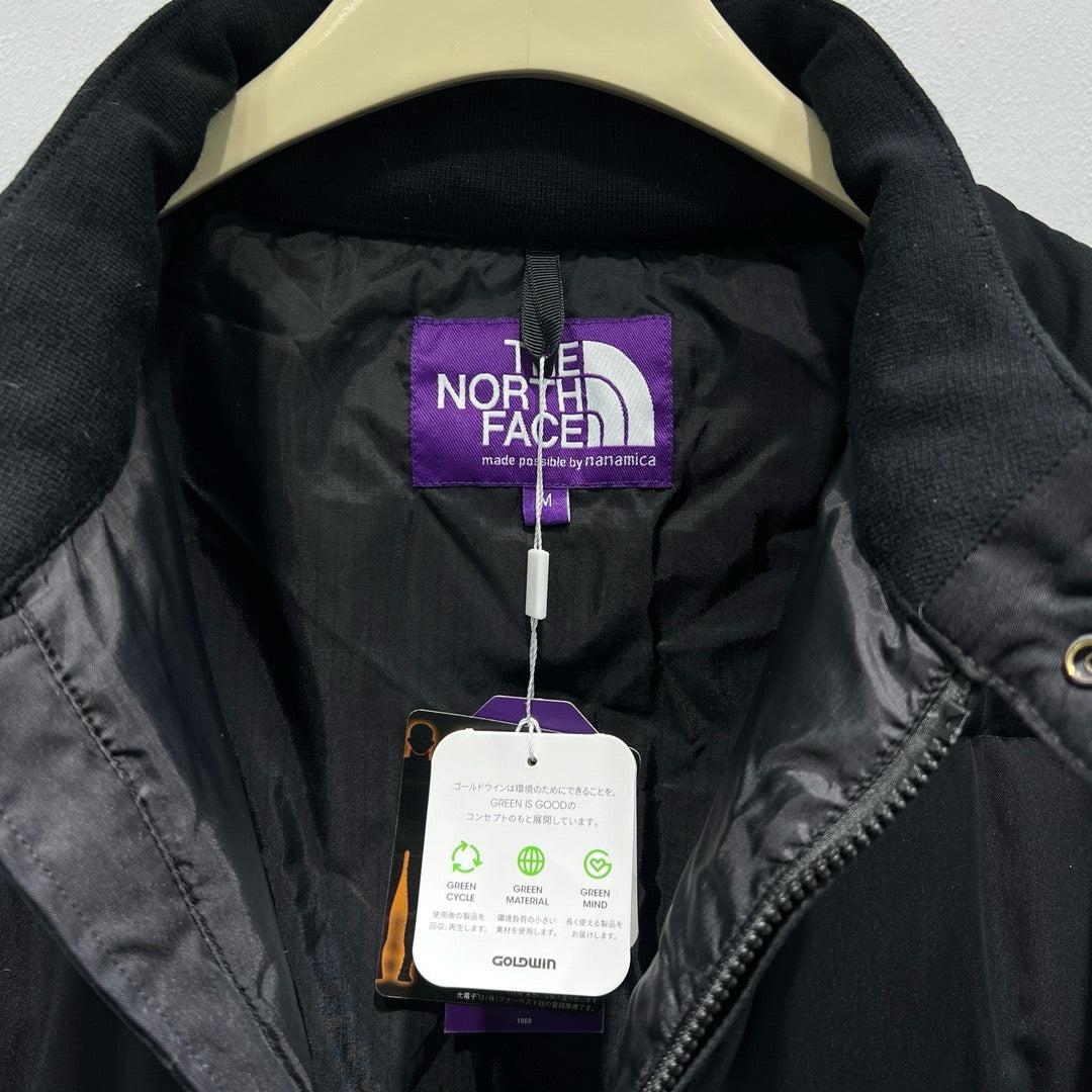 Chaqueta verde, negra y blanca