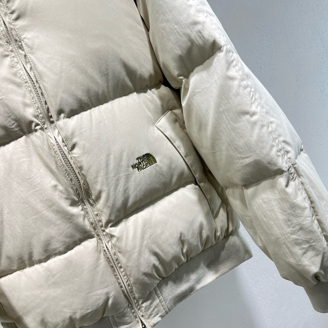 Chaqueta verde, negra y blanca