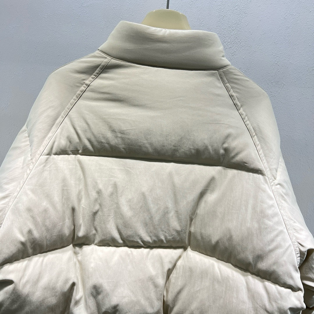 Chaqueta verde, negra y blanca
