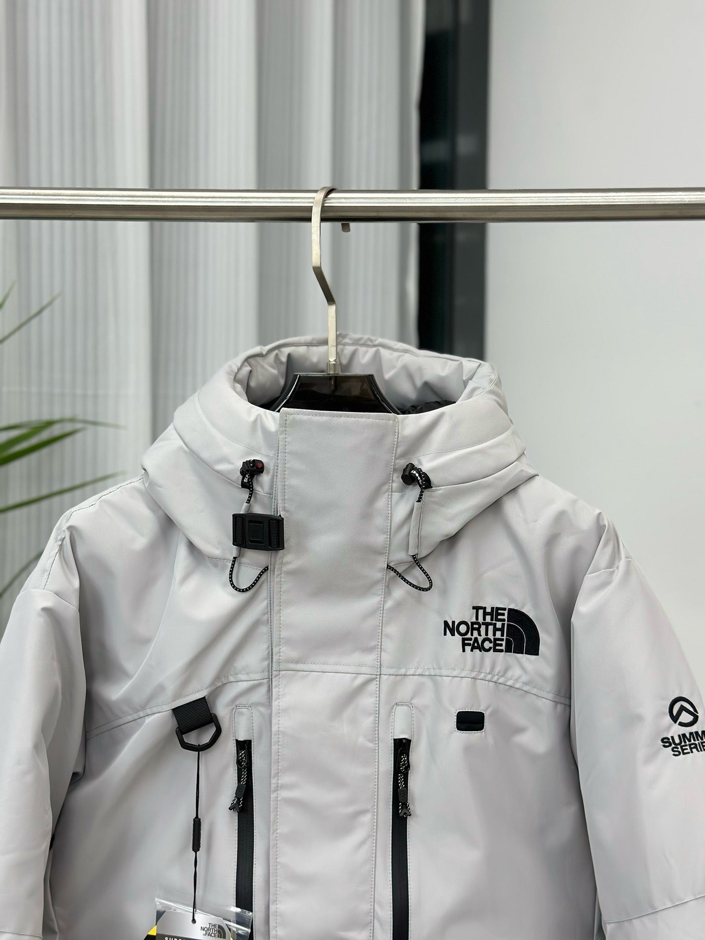 Chaqueta blanca y negra