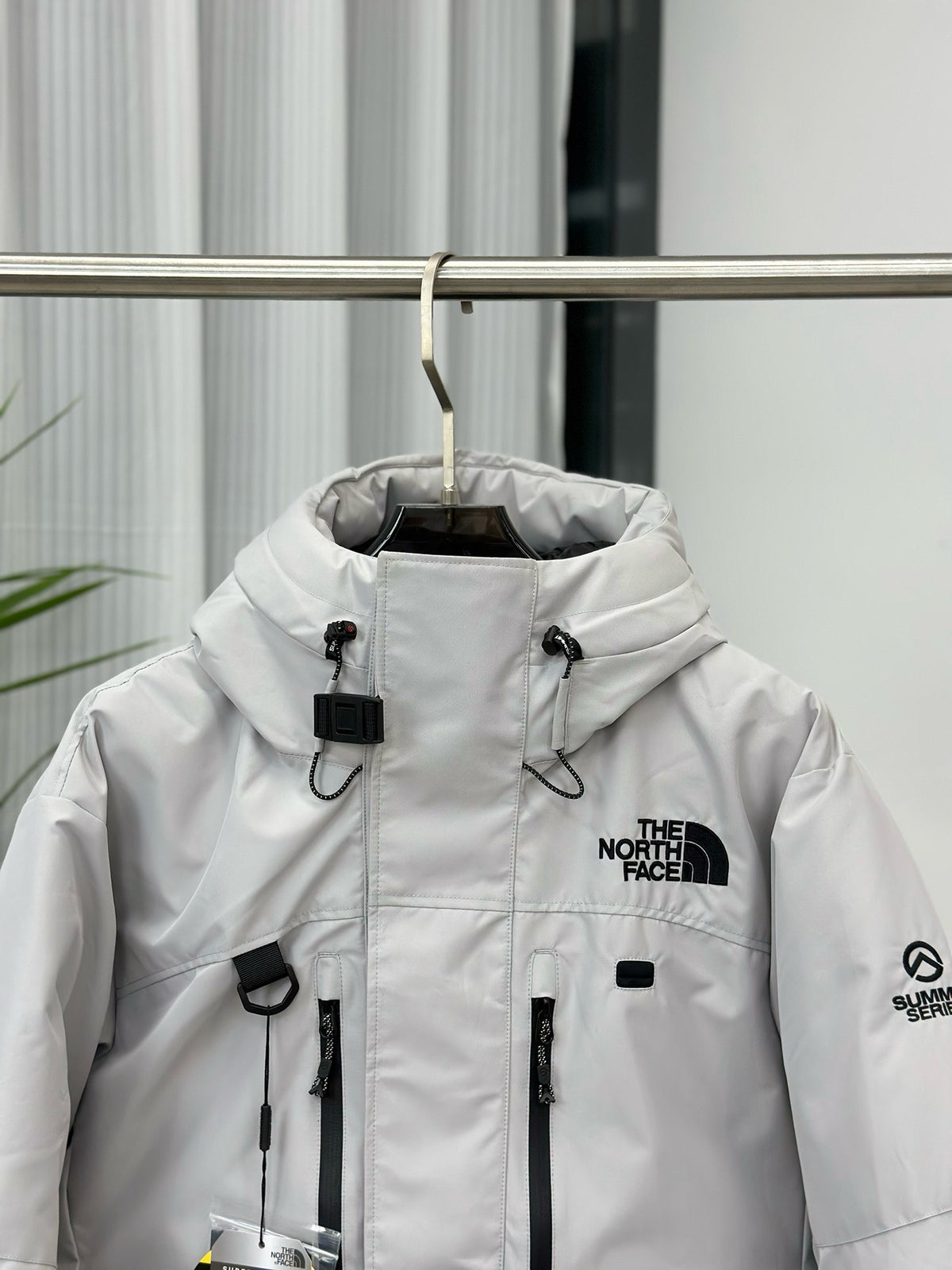 Chaqueta blanca y negra