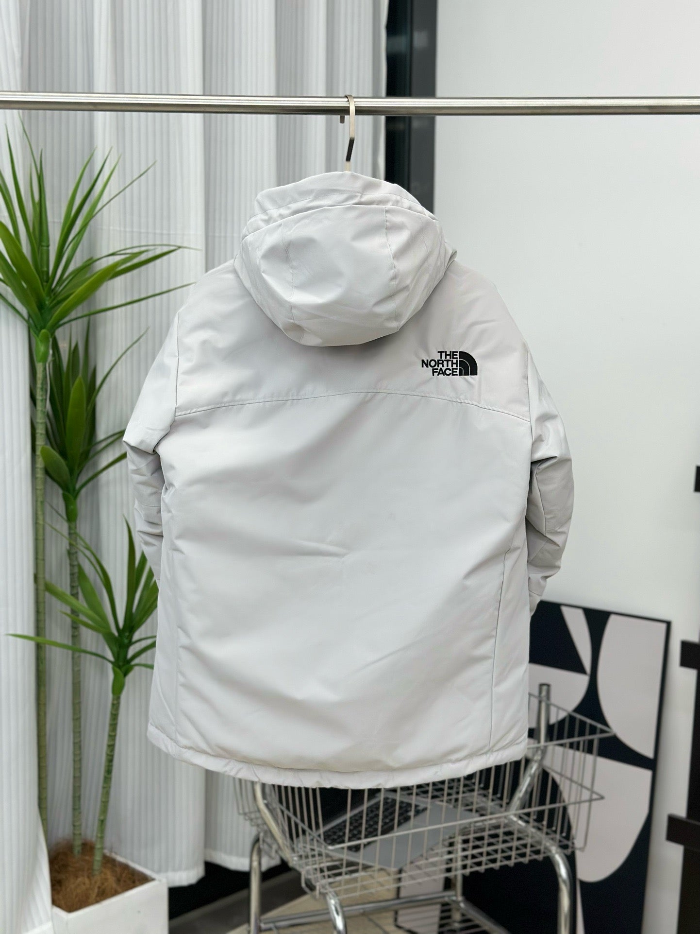 Chaqueta blanca y negra
