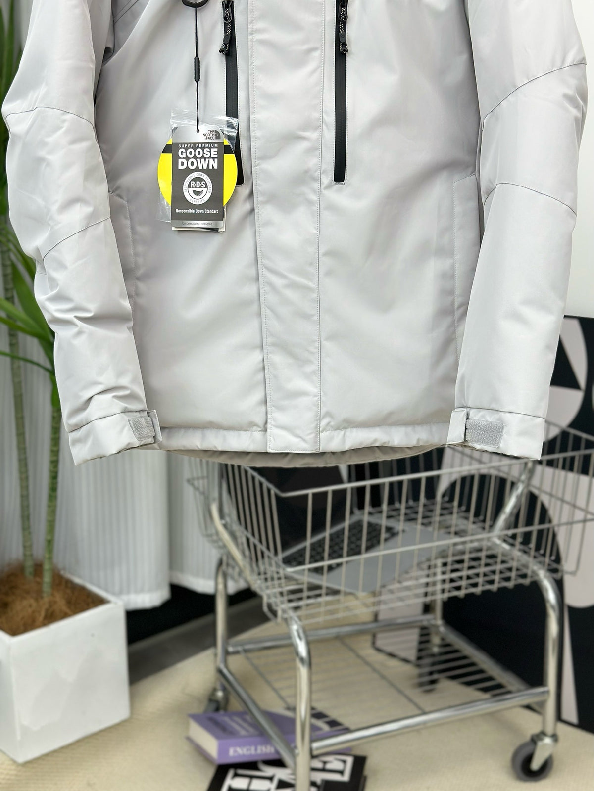 Chaqueta blanca y negra