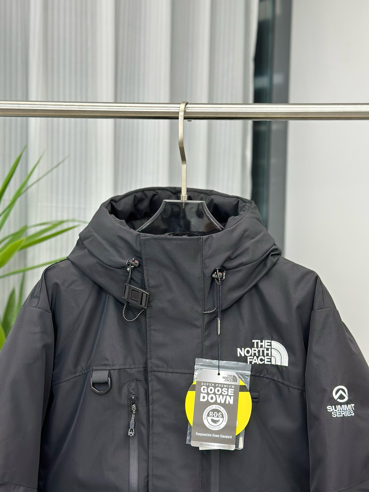 Chaqueta blanca y negra