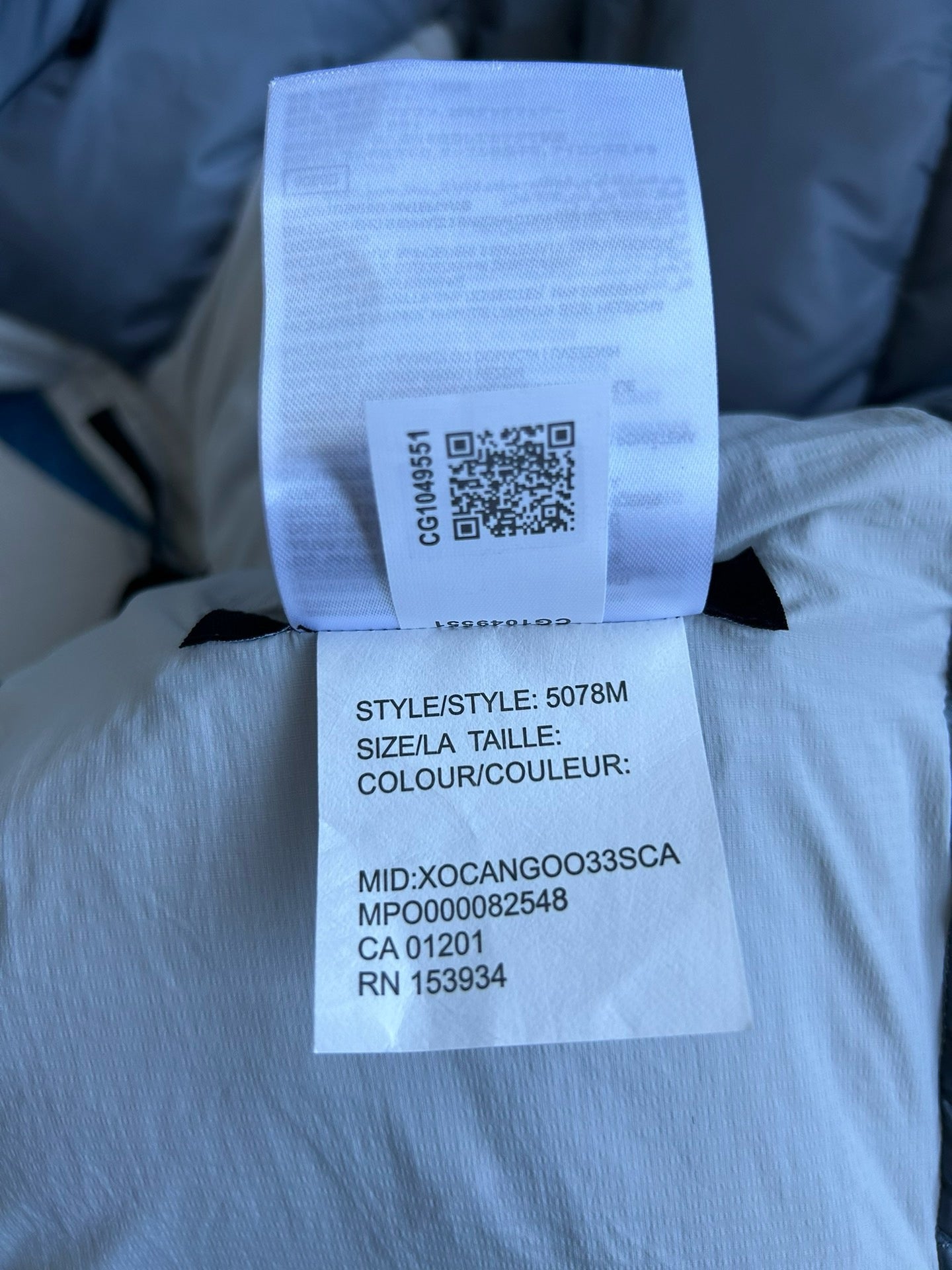 Chaqueta blanca y negra
