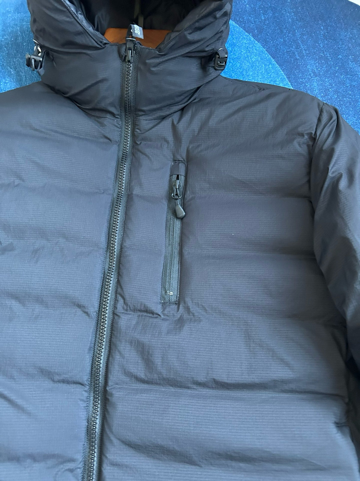 Chaqueta blanca y negra