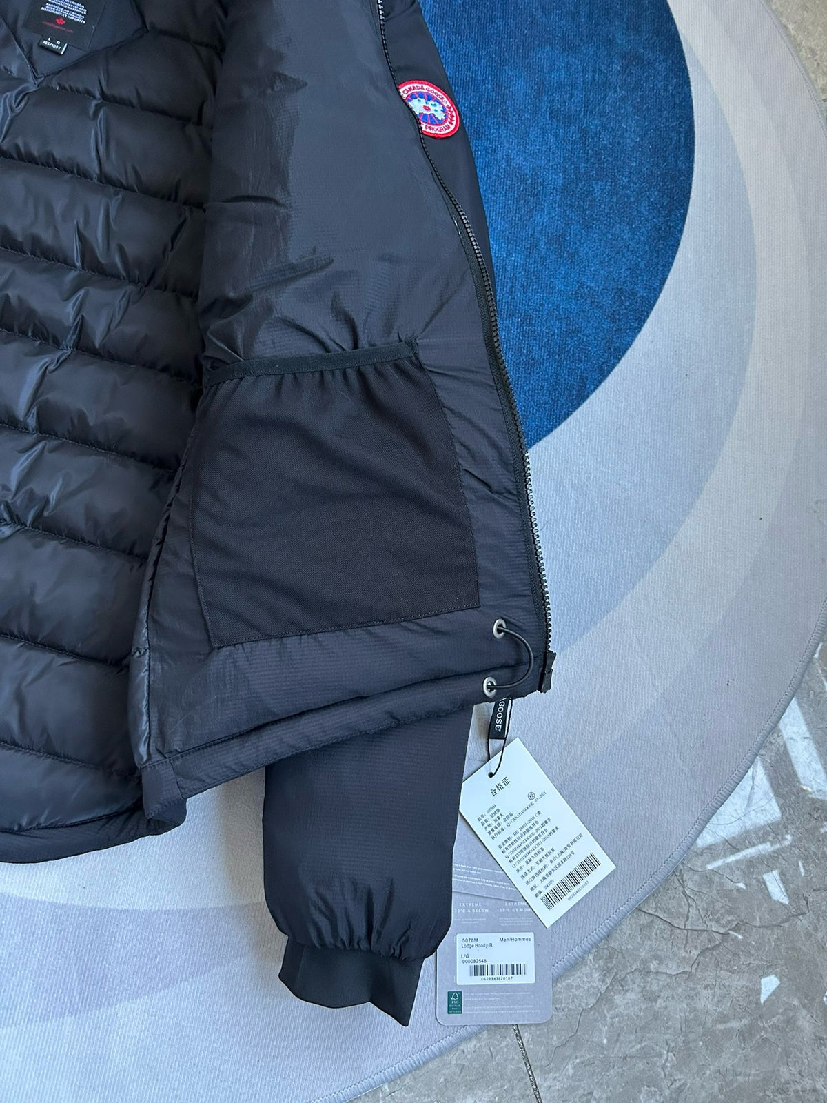 Chaqueta blanca y negra