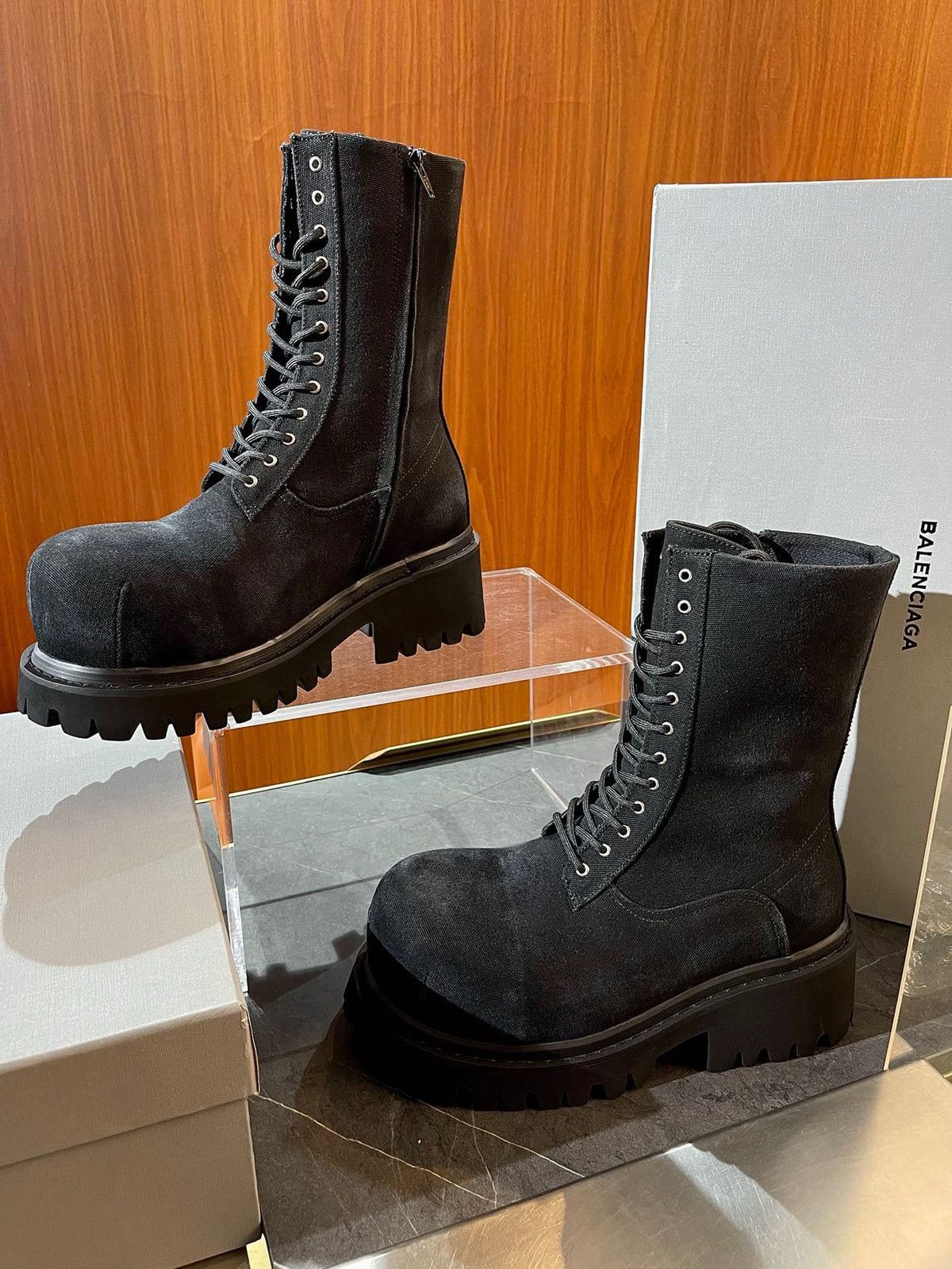 Black Shoes - FashionHype.xyz