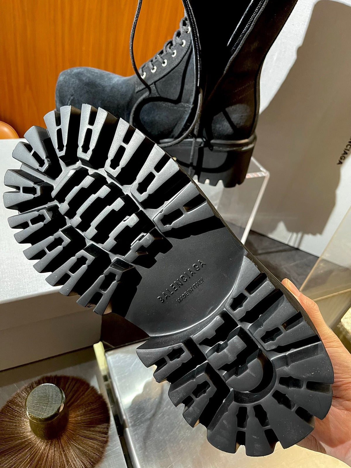Black Shoes - FashionHype.xyz