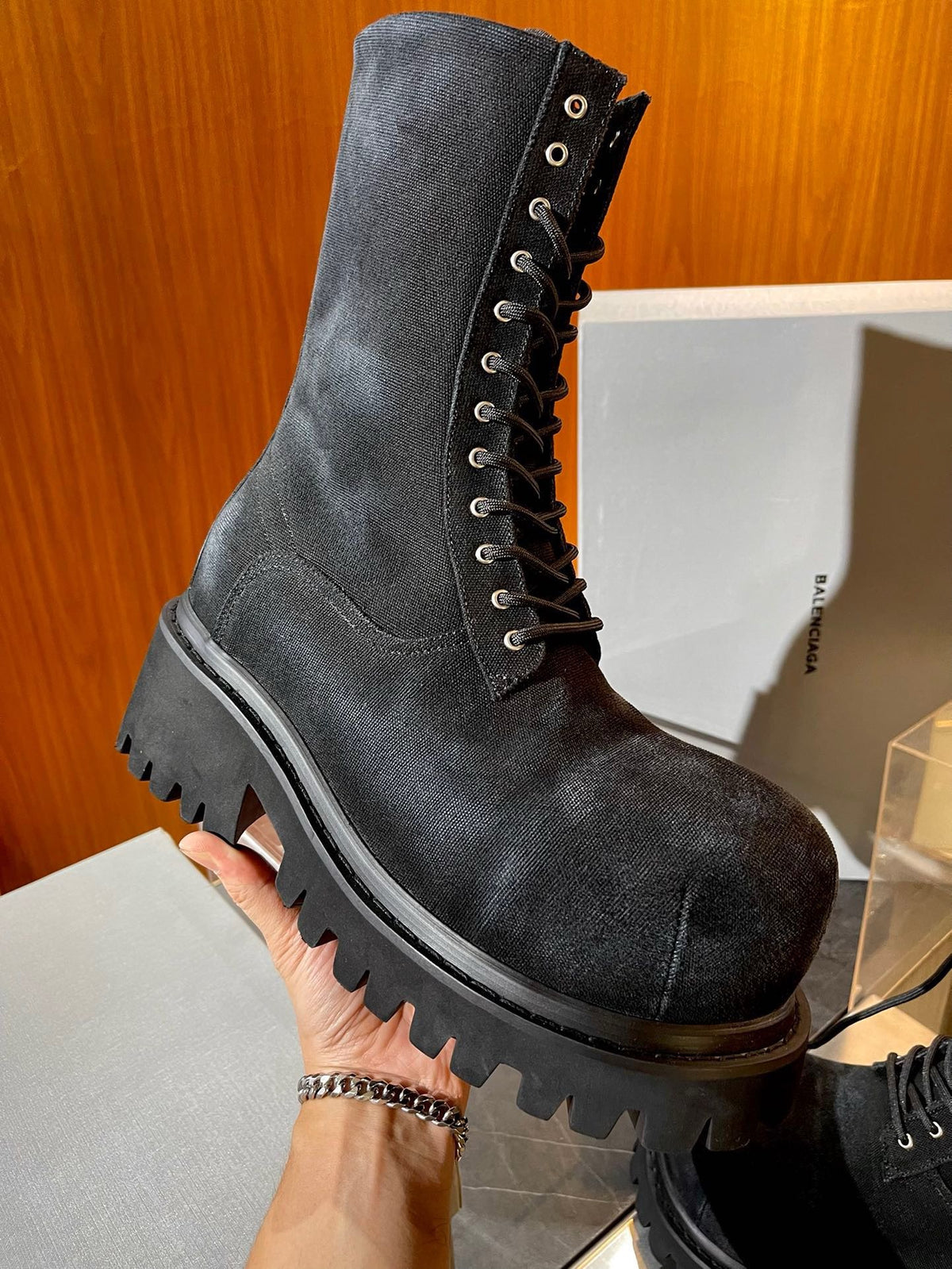 Black Shoes - FashionHype.xyz
