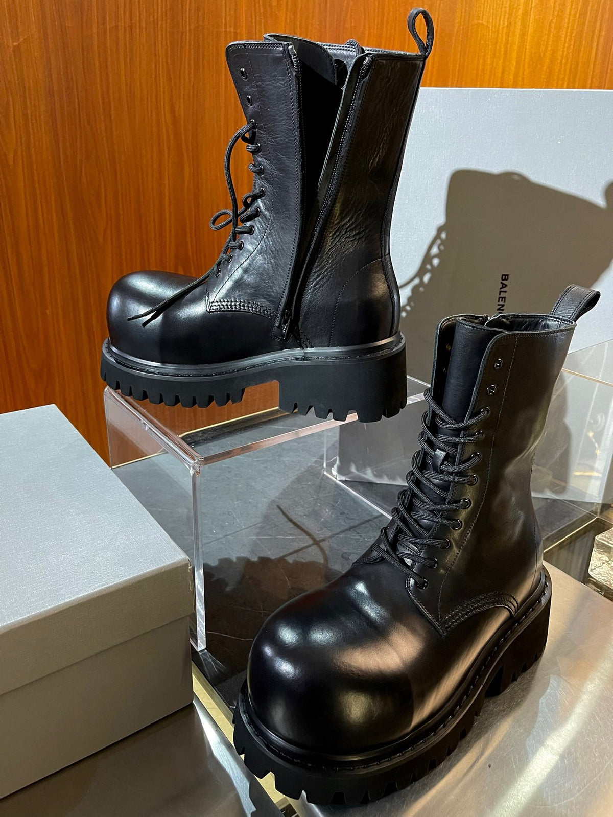 Black Shoes - FashionHype.xyz