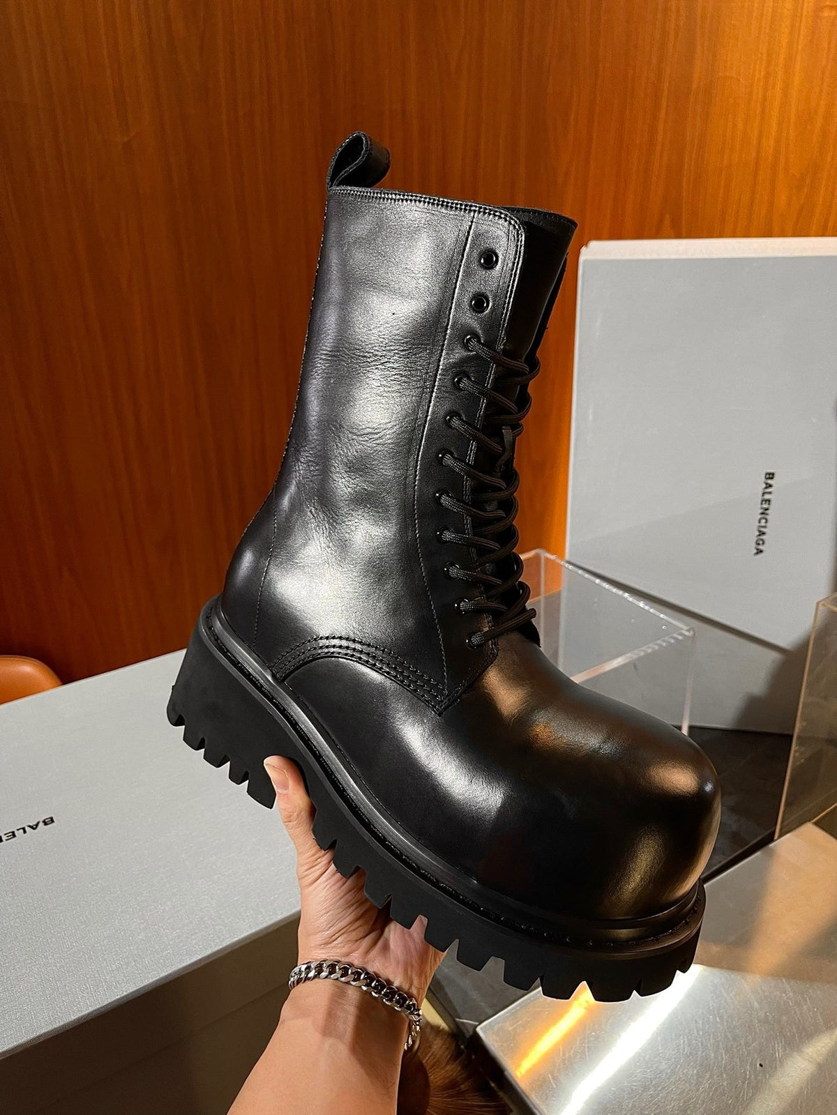 Black Shoes - FashionHype.xyz