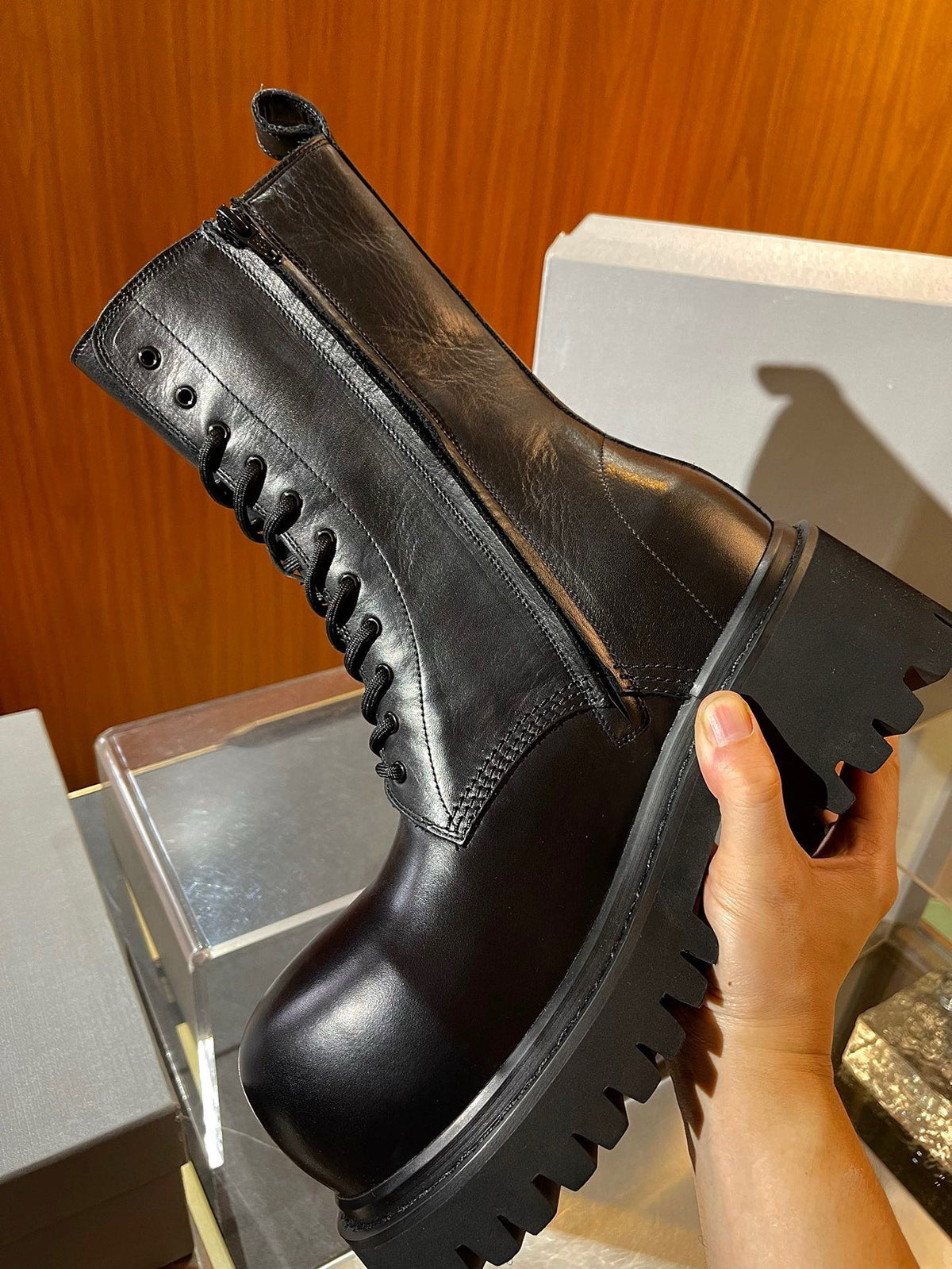 Black Shoes - FashionHype.xyz