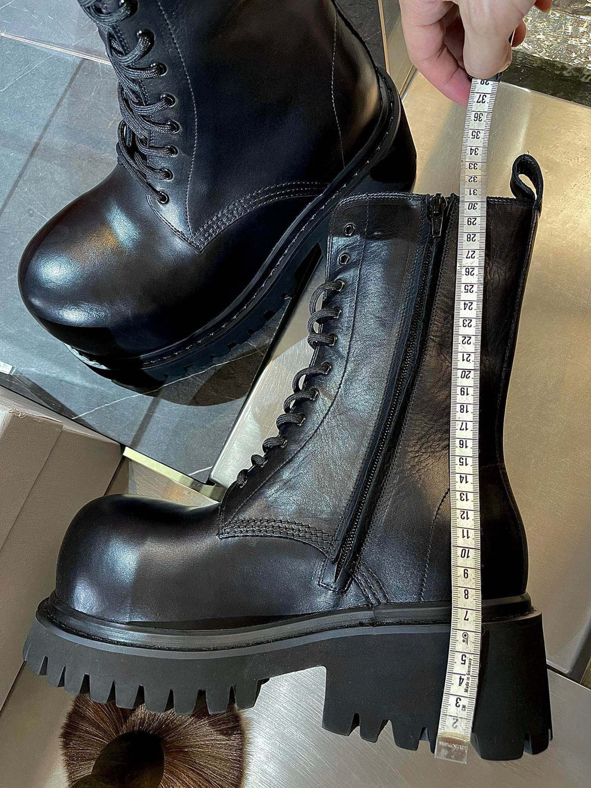 Black Shoes - FashionHype.xyz