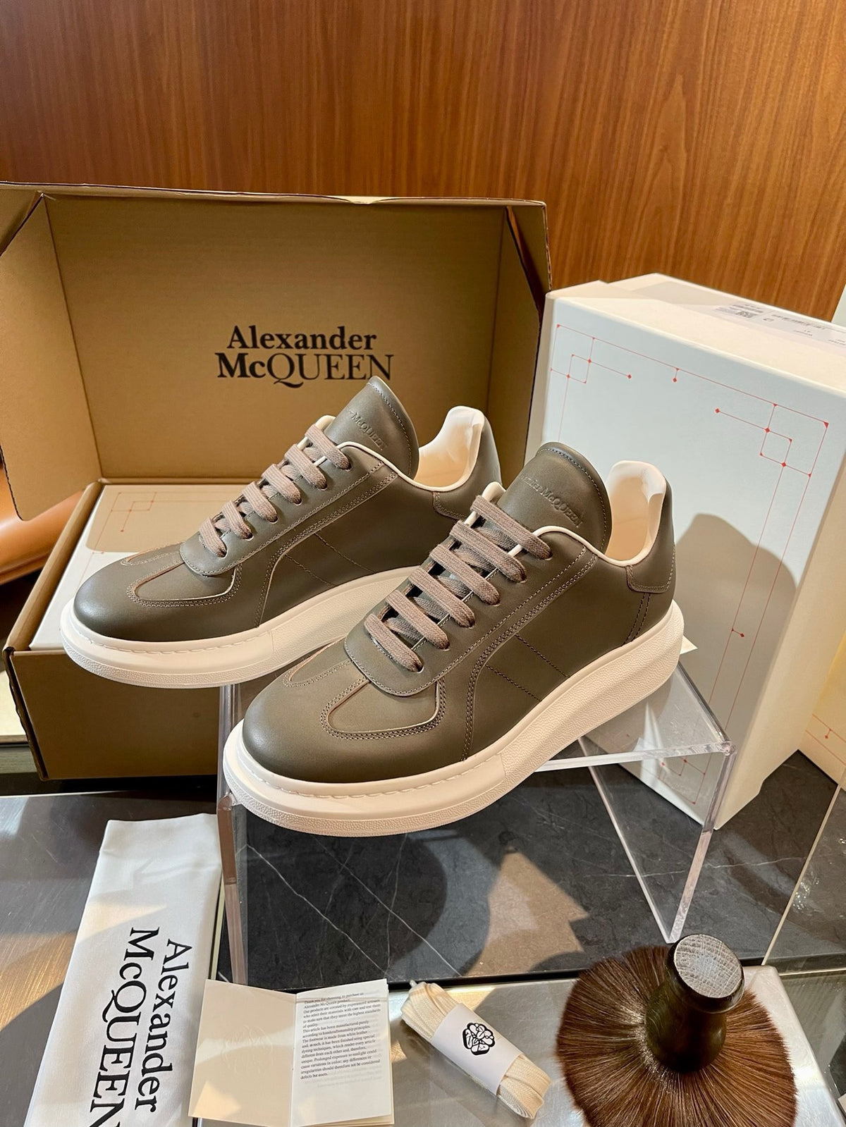 Mehrfarbige Schuhe