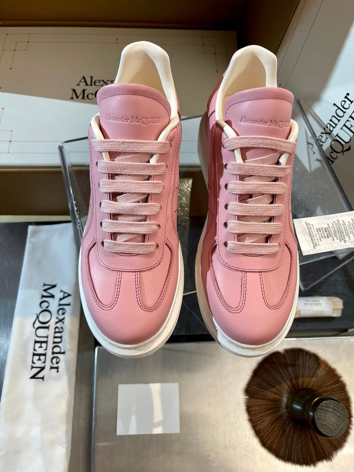 Mehrfarbige Schuhe