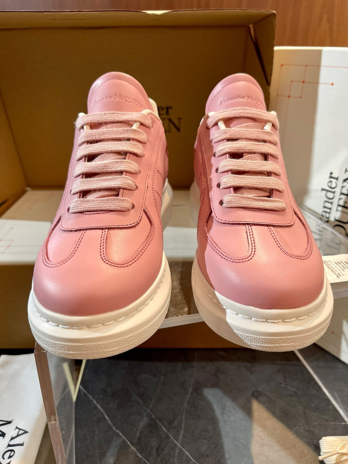 Mehrfarbige Schuhe