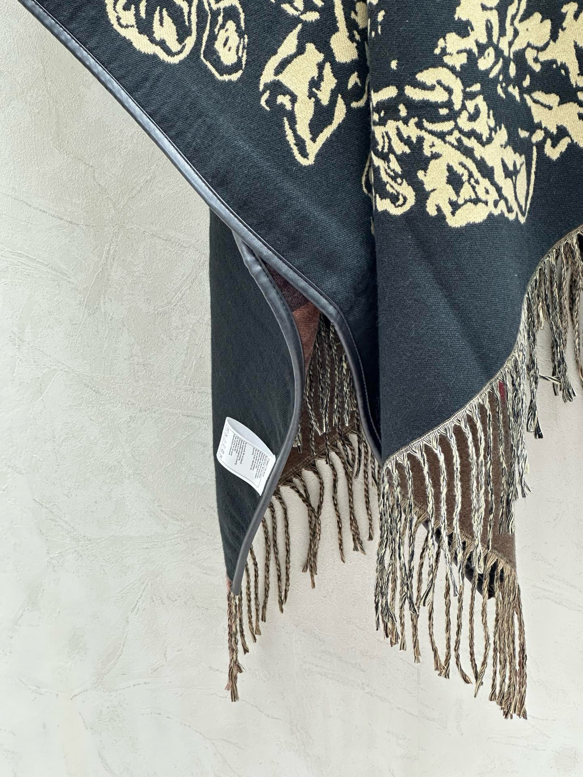 وشاح متعدد الألوان