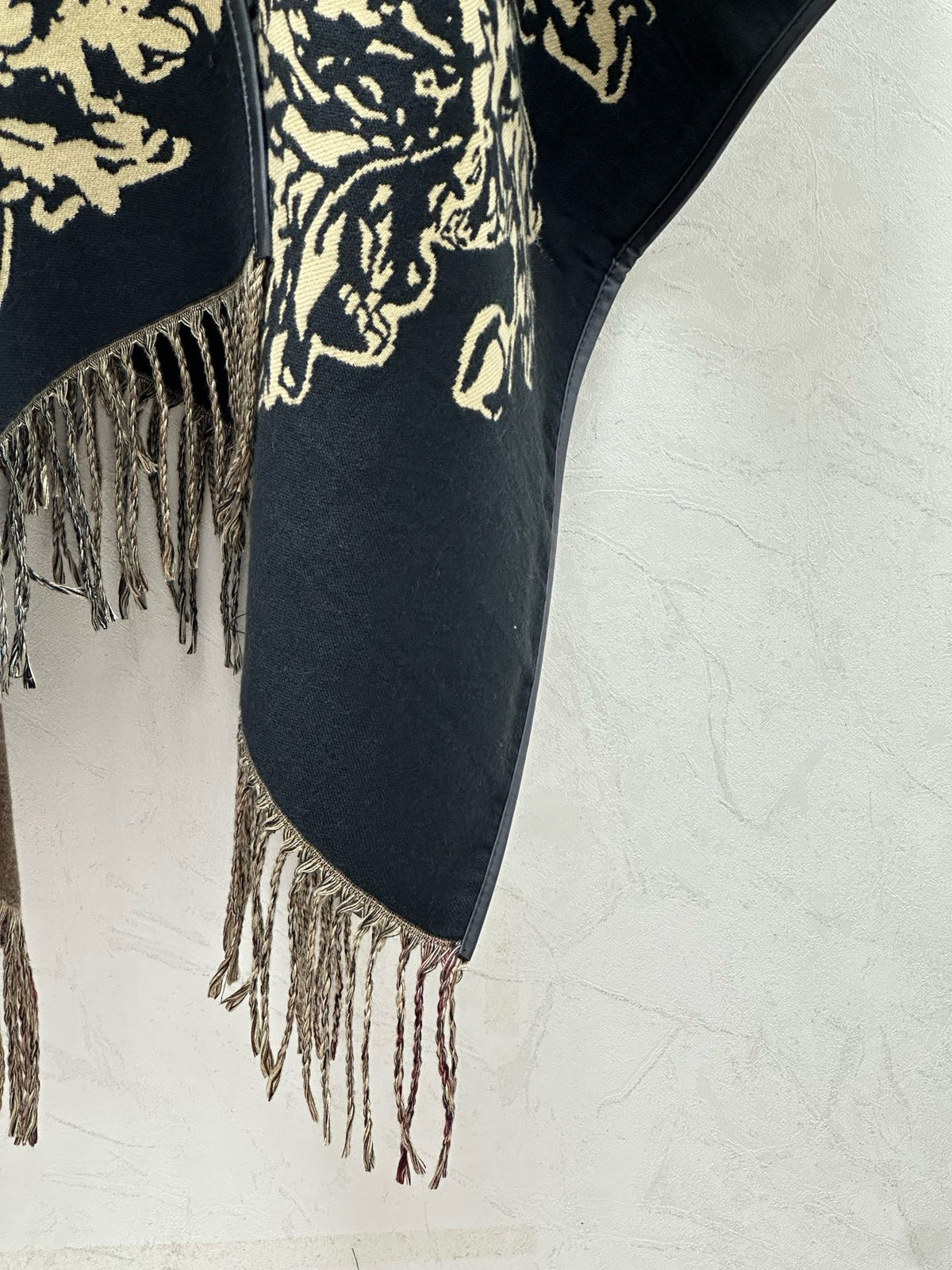 وشاح متعدد الألوان