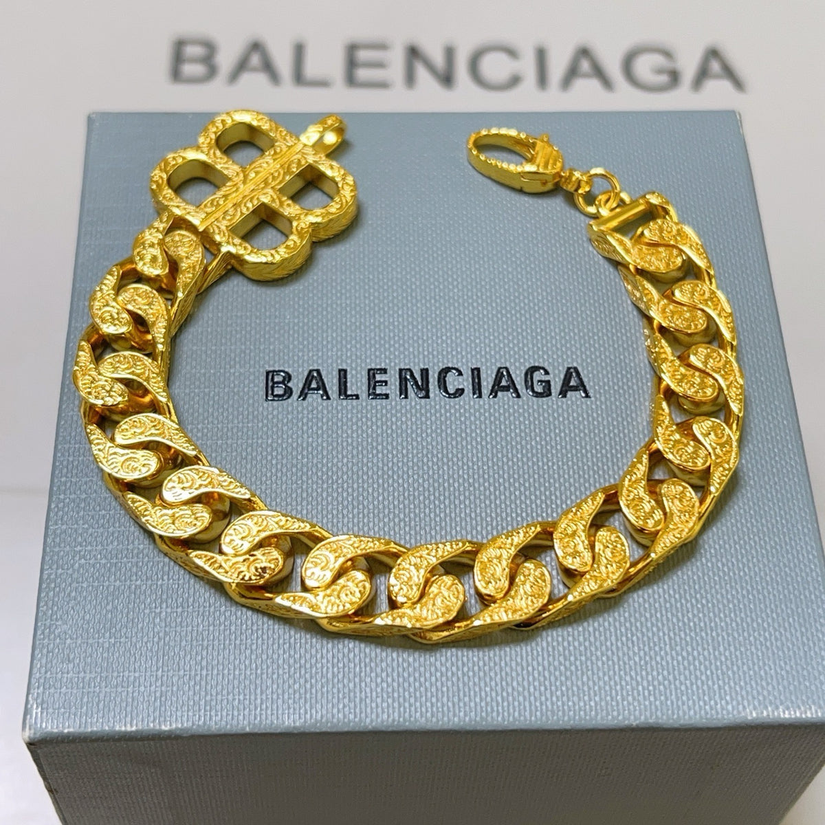 Goldenes Armband