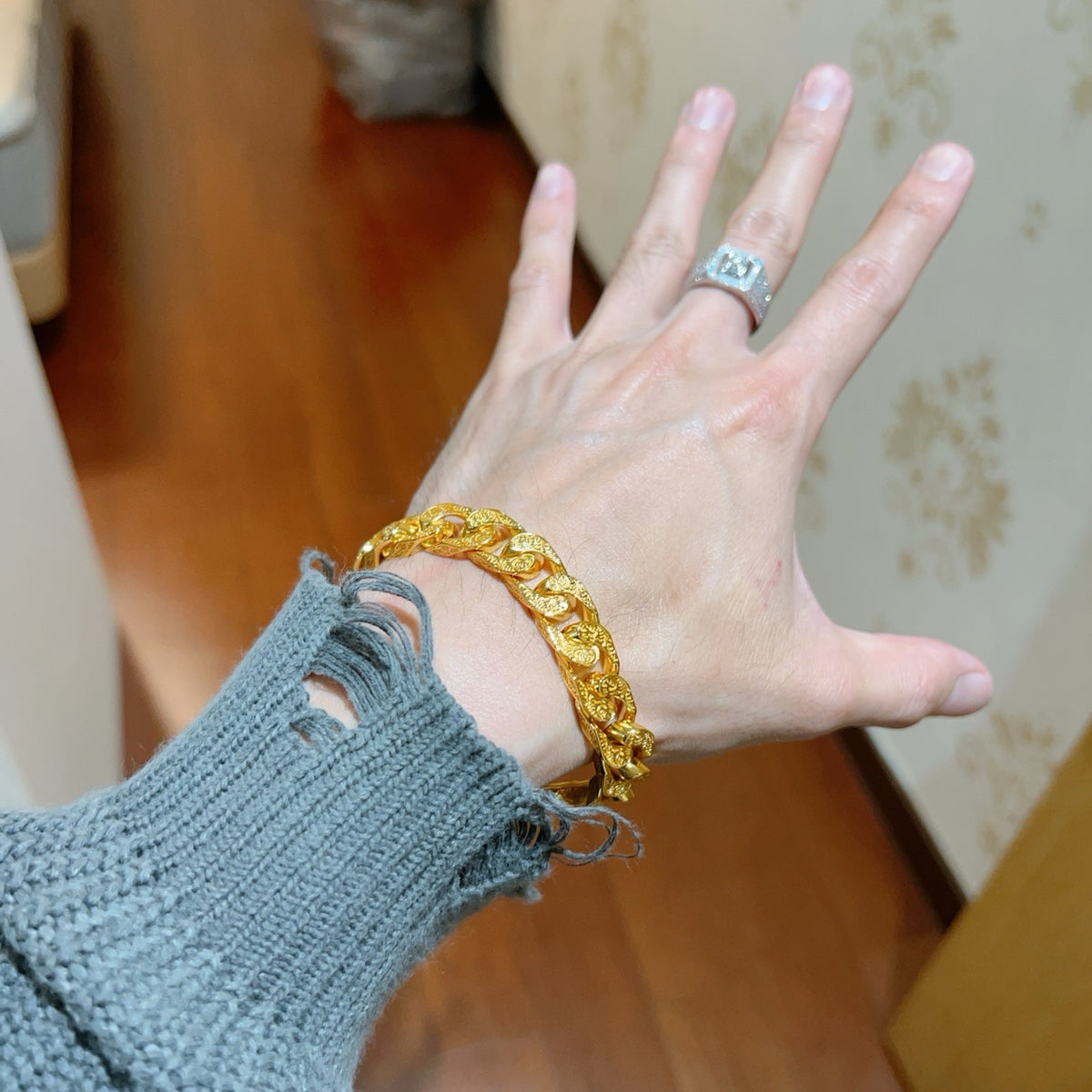 Goldenes Armband
