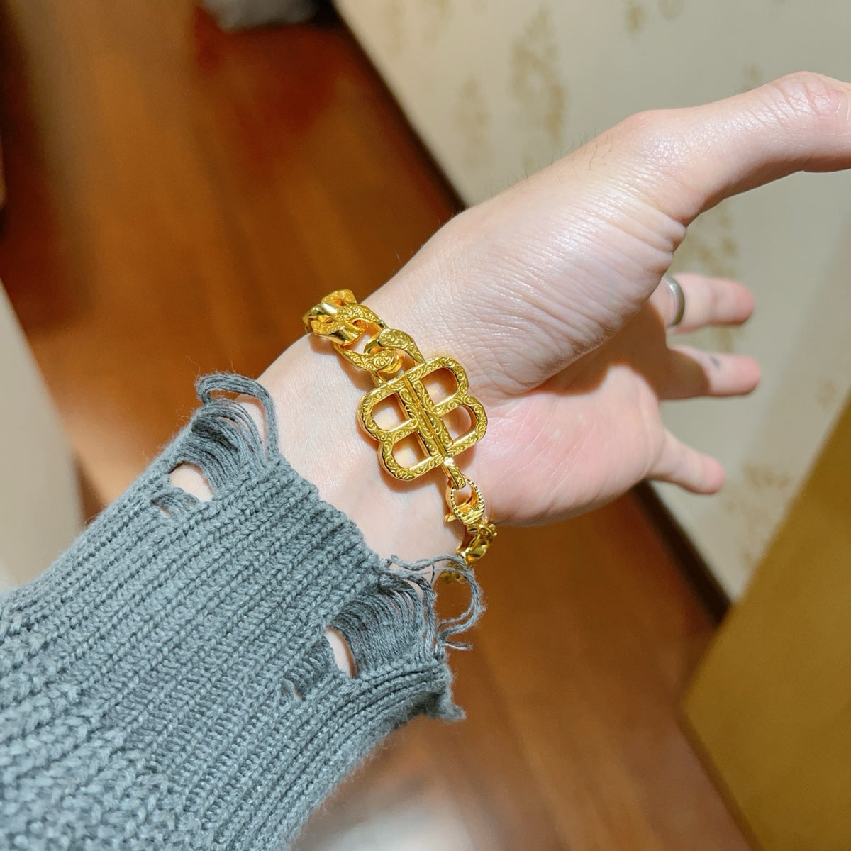 Goldenes Armband