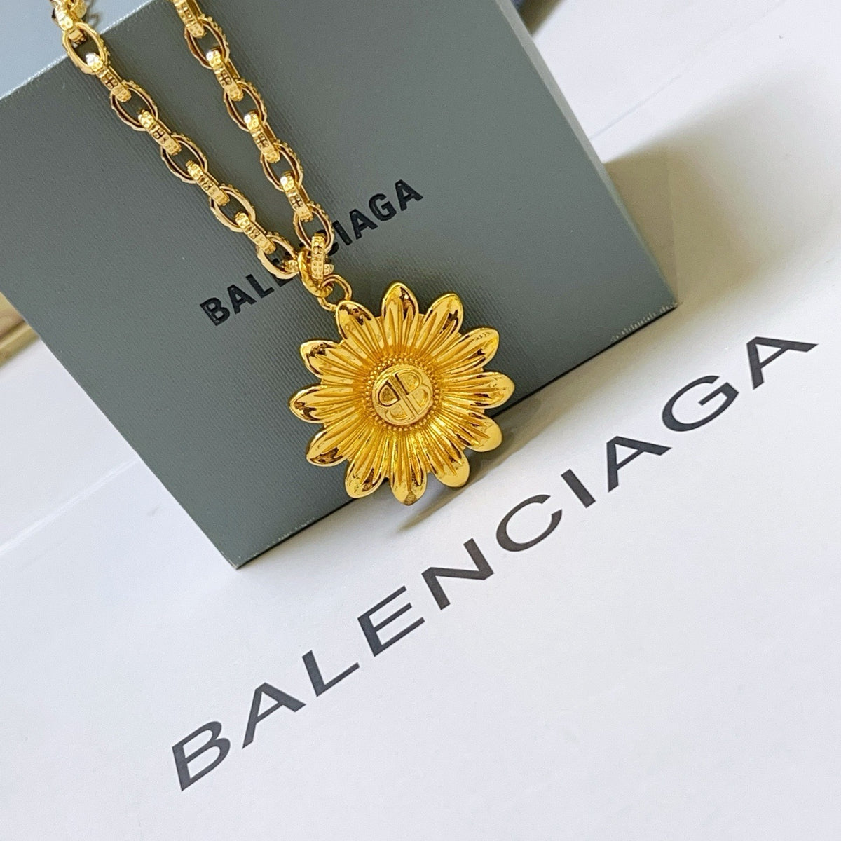 Goldene Halskette