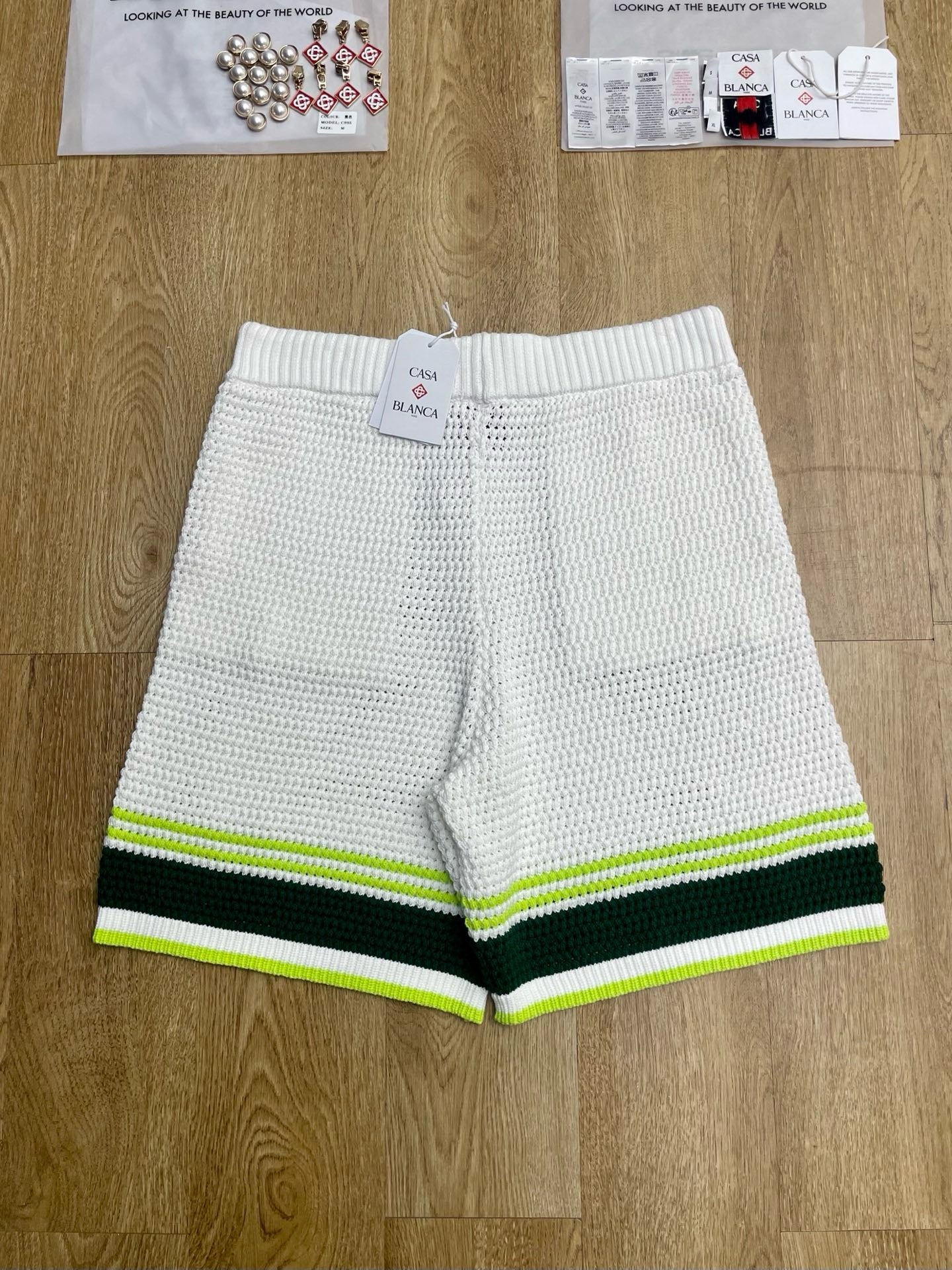 Schwarz-weiße Shorts