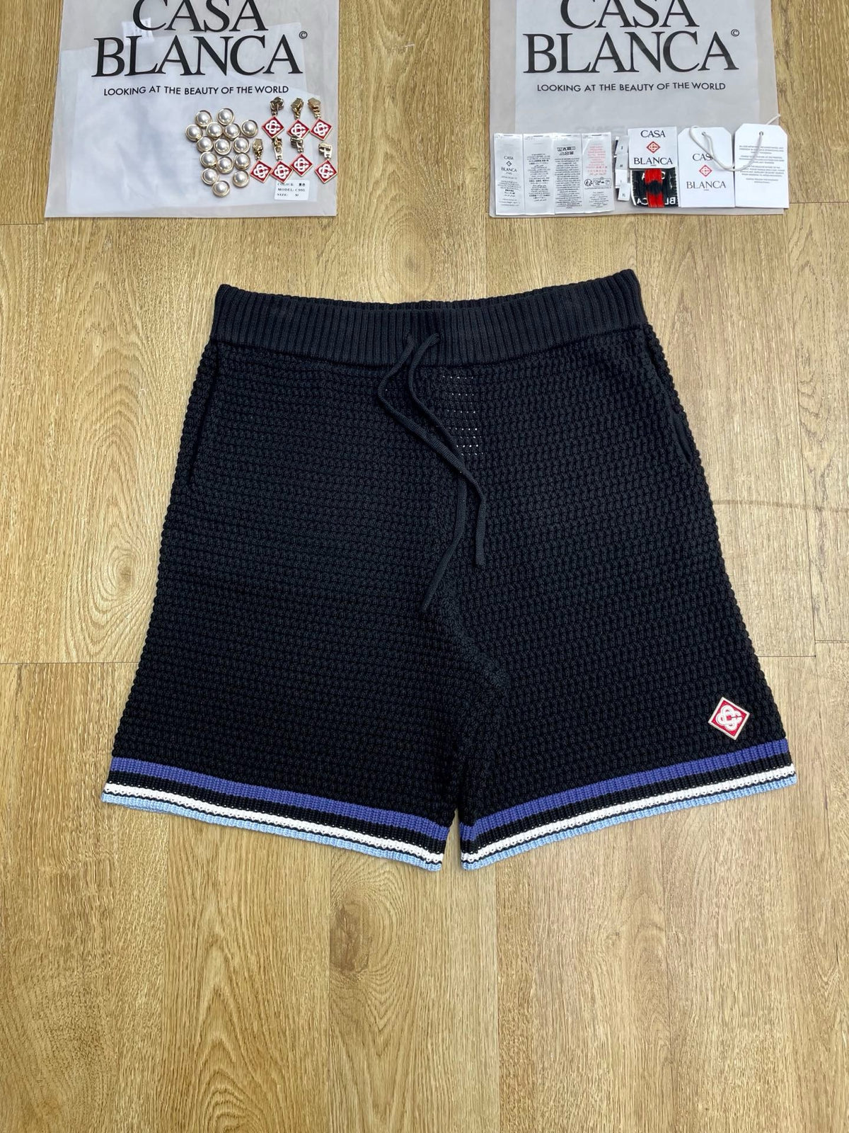 Schwarz-weiße Shorts