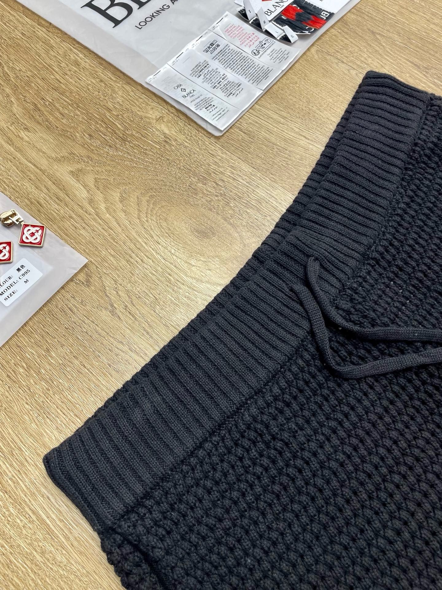 Schwarz-weiße Shorts