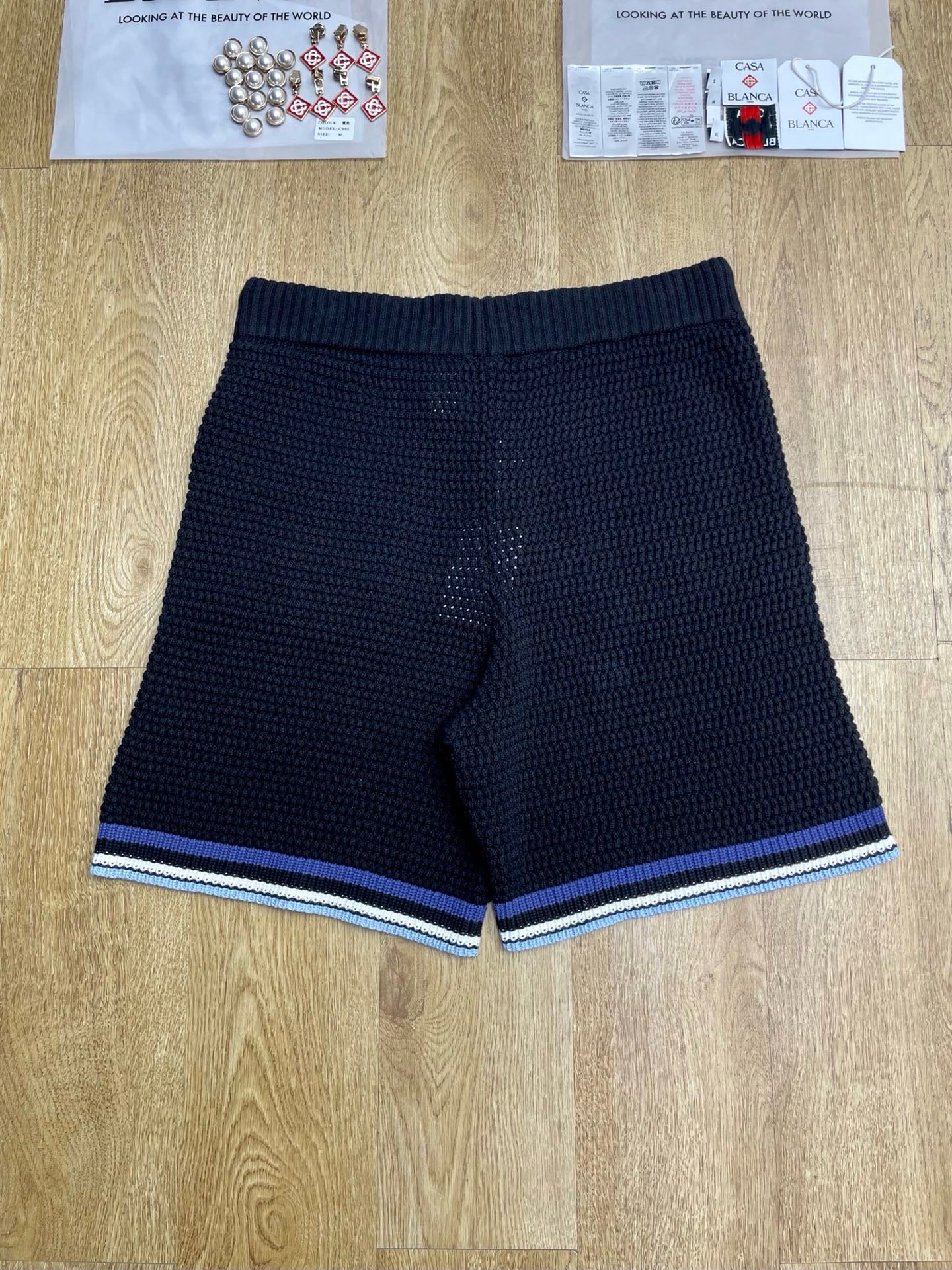 Schwarz-weiße Shorts