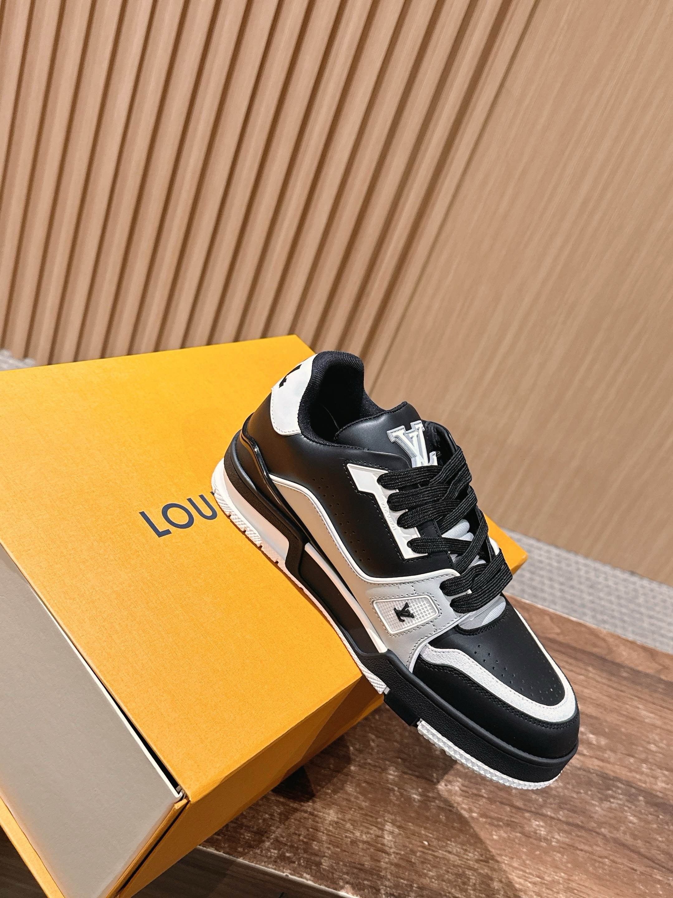 Black Shoes