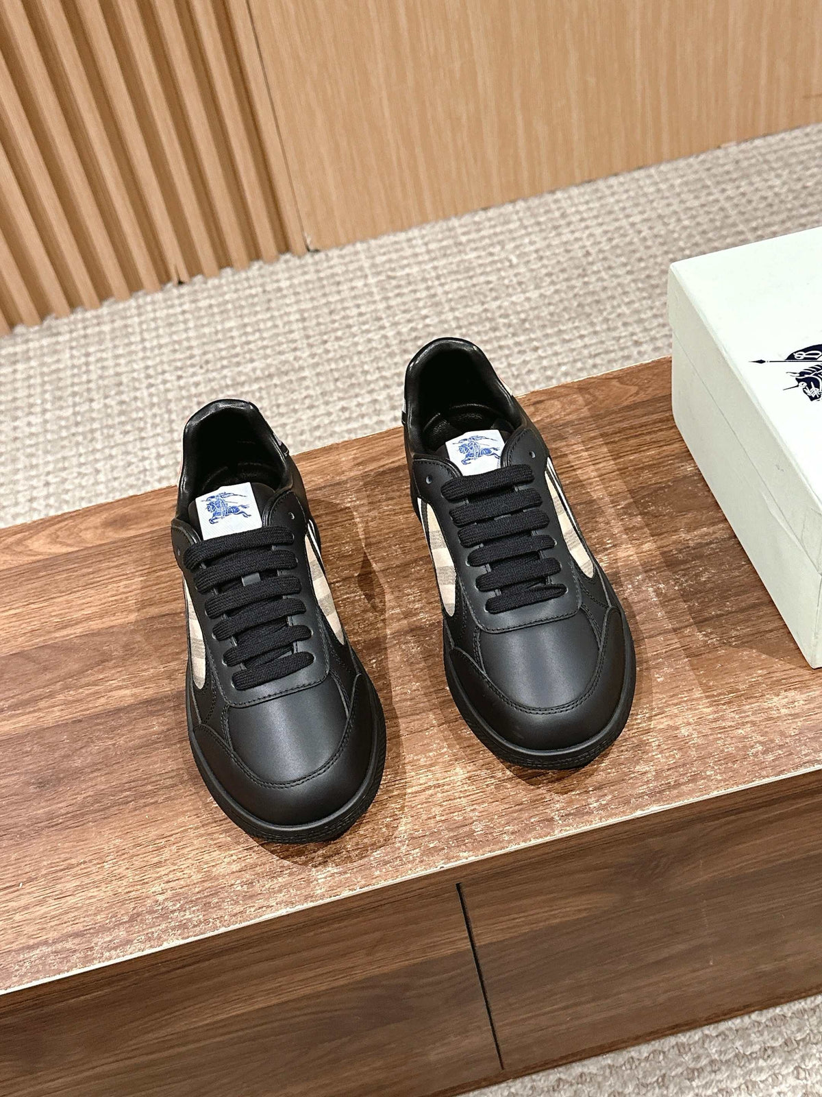 Black and White Shoes - FashionHype.xyz