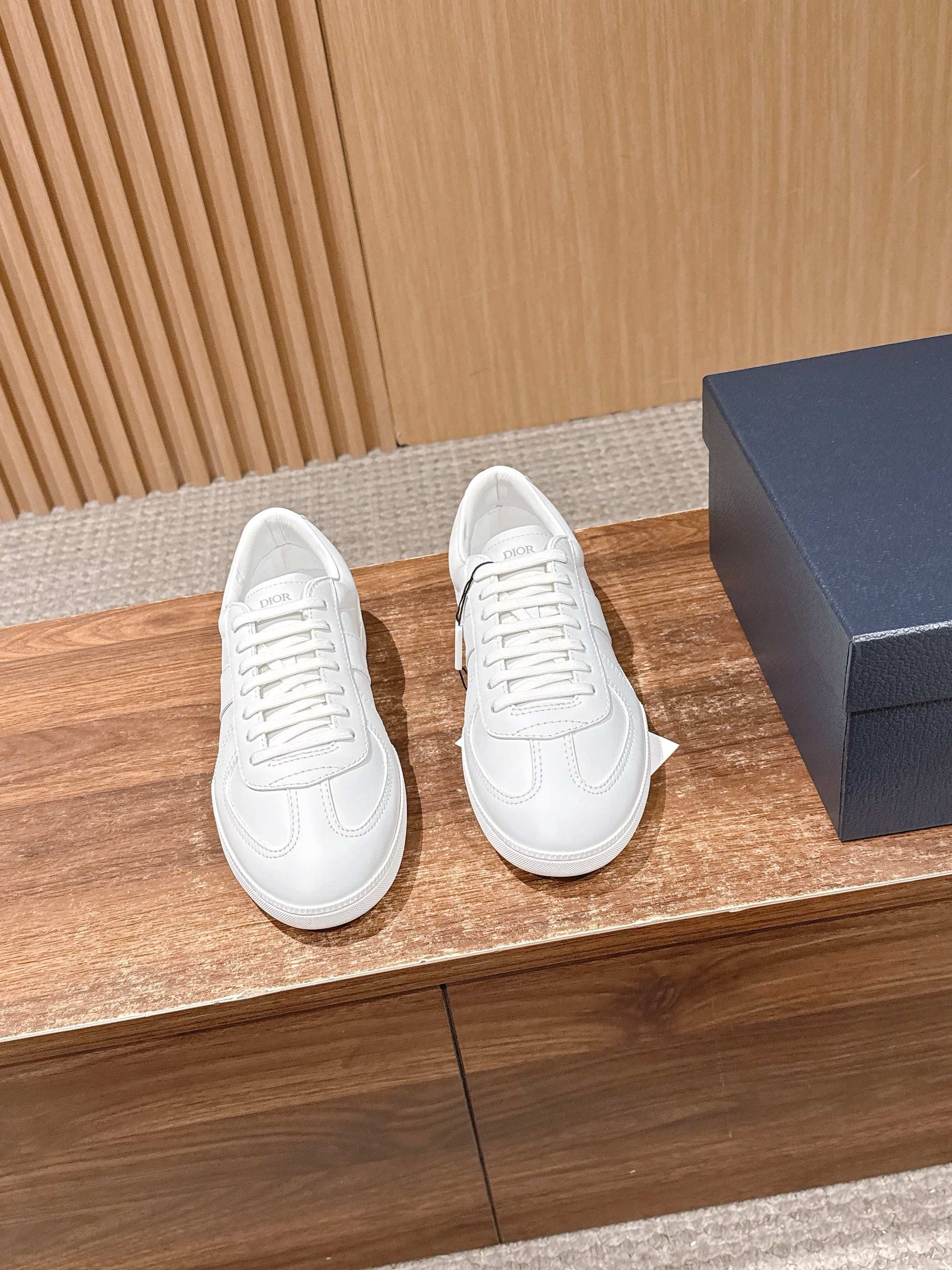 Black and White Shoes - FashionHype.xyz
