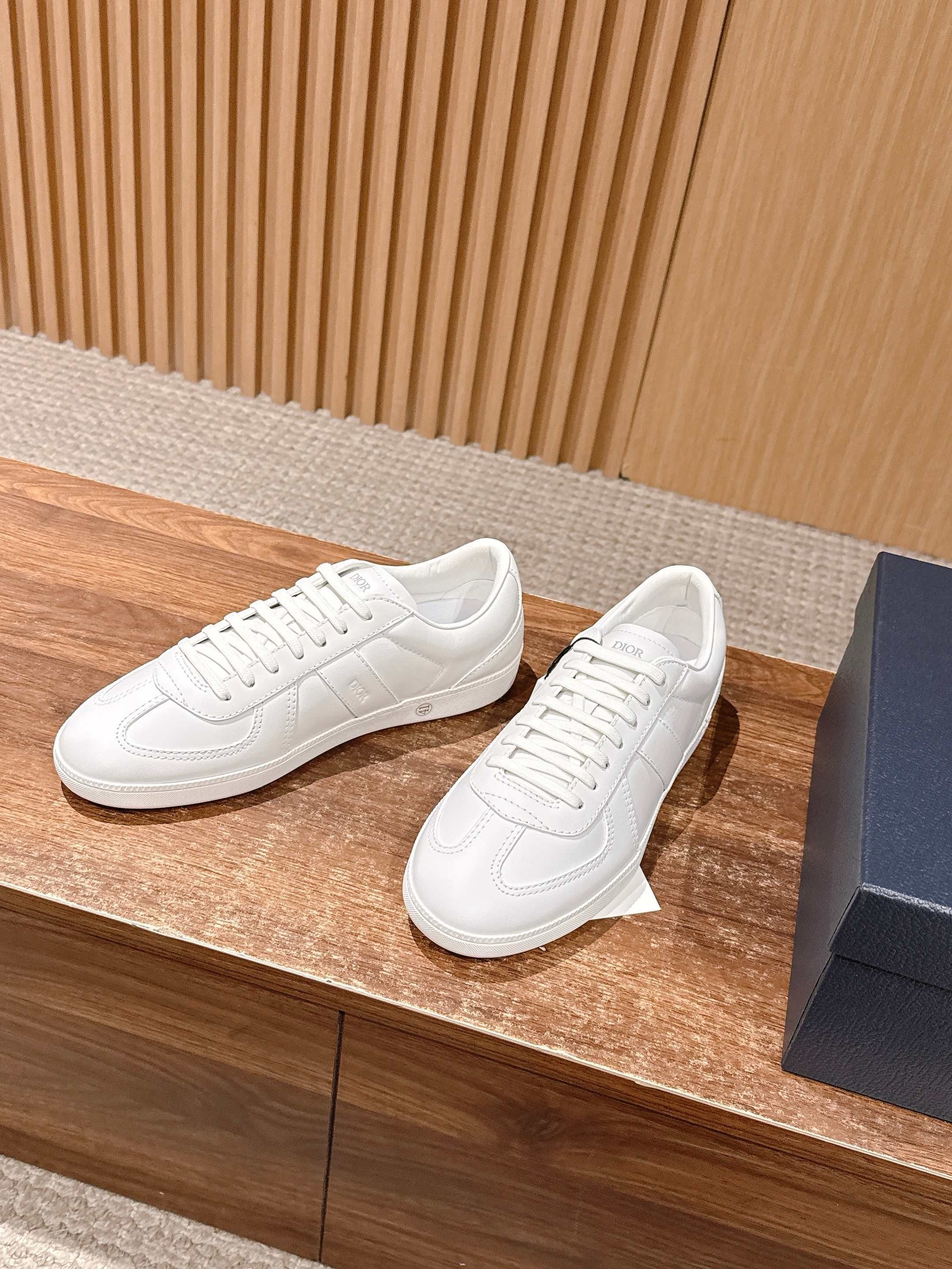 Black and White Shoes - FashionHype.xyz