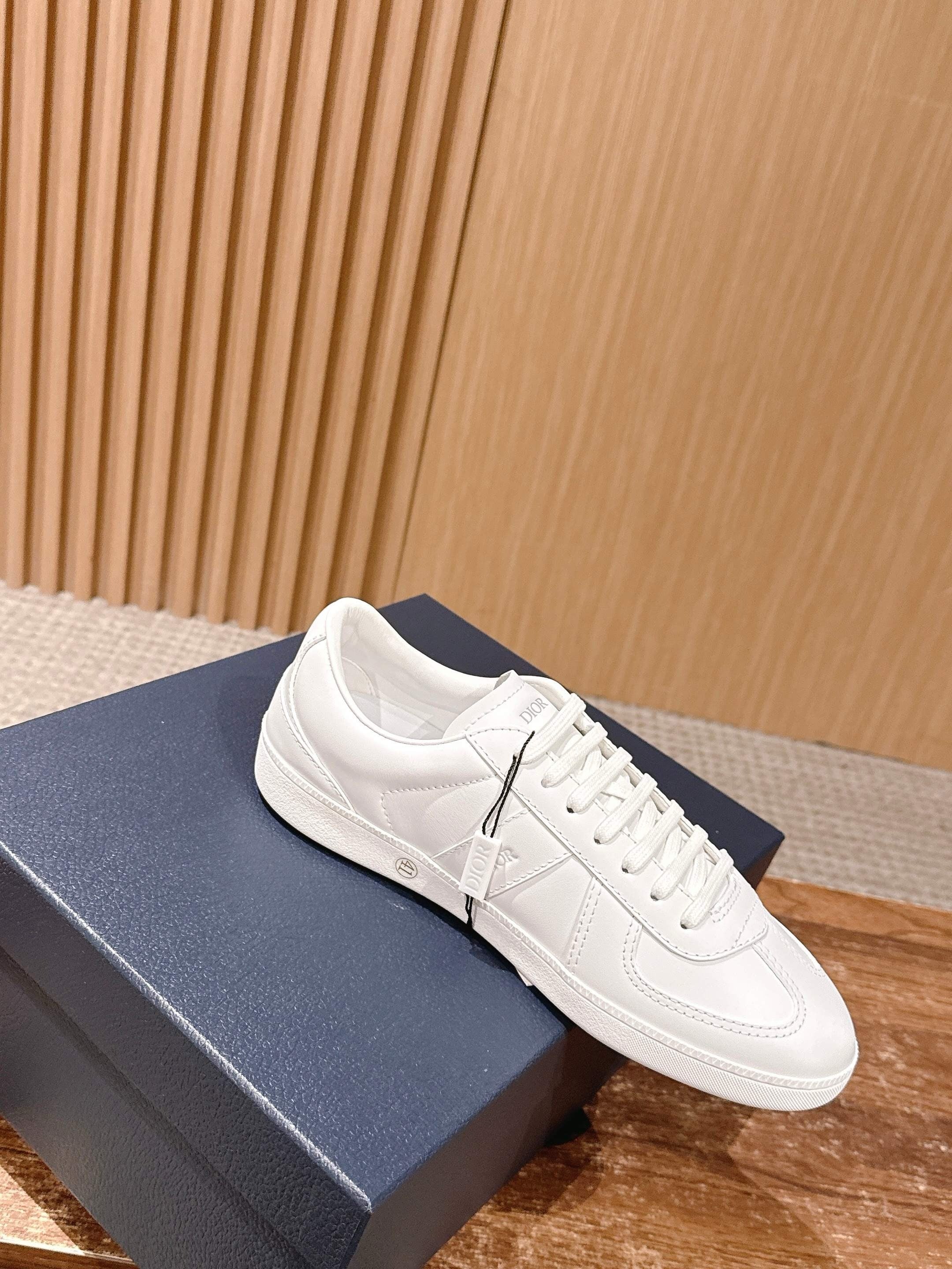 Black and White Shoes - FashionHype.xyz