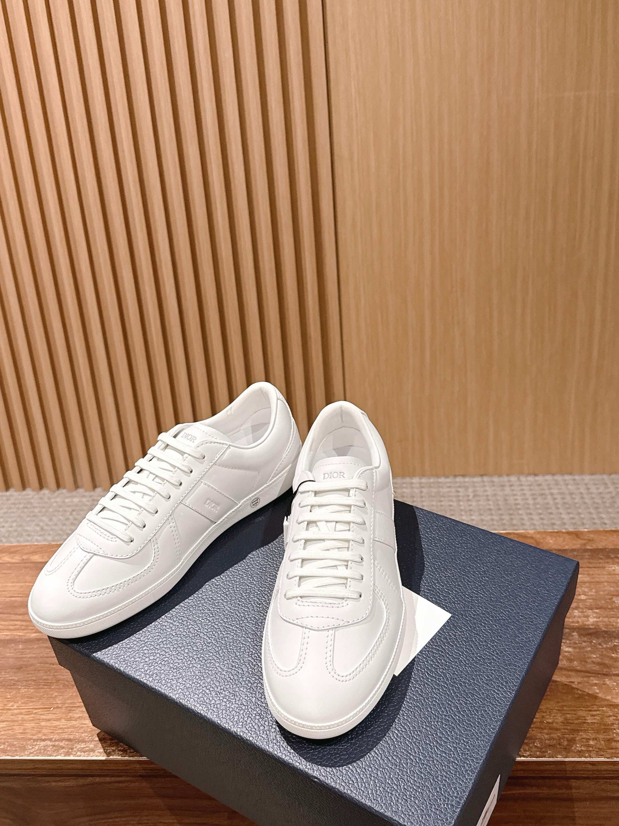 Black and White Shoes - FashionHype.xyz