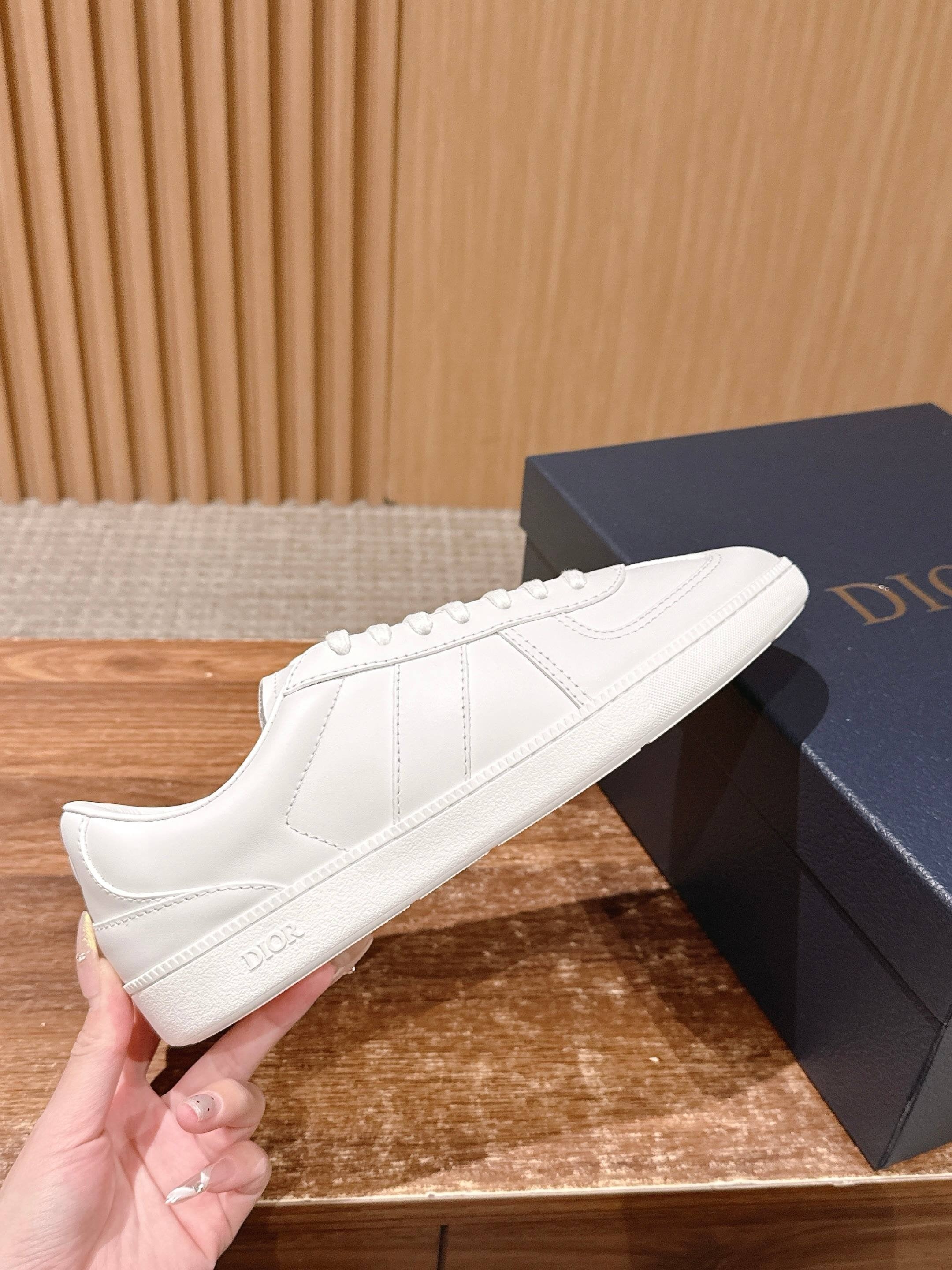 Black and White Shoes - FashionHype.xyz