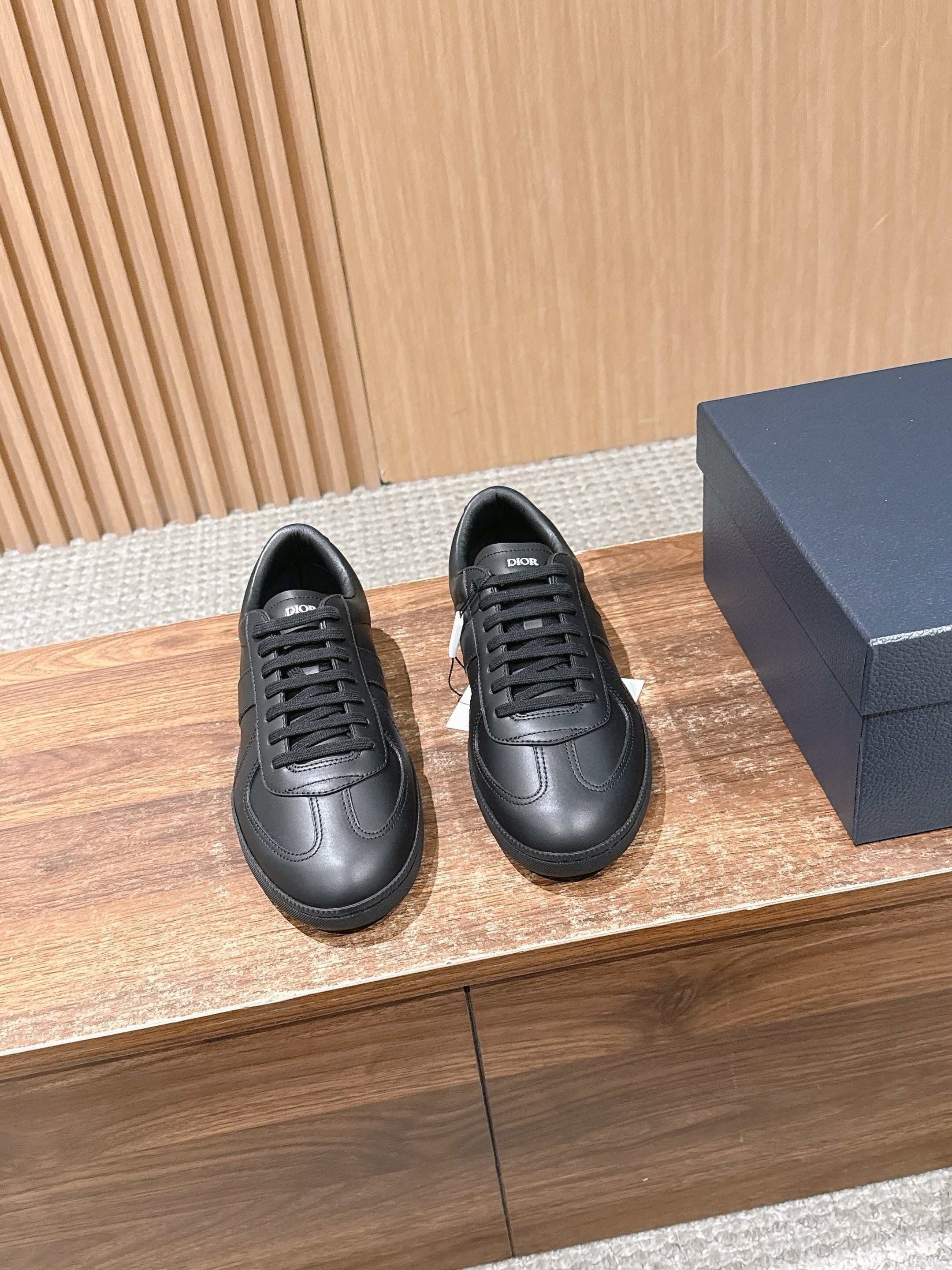 Black and White Shoes - FashionHype.xyz