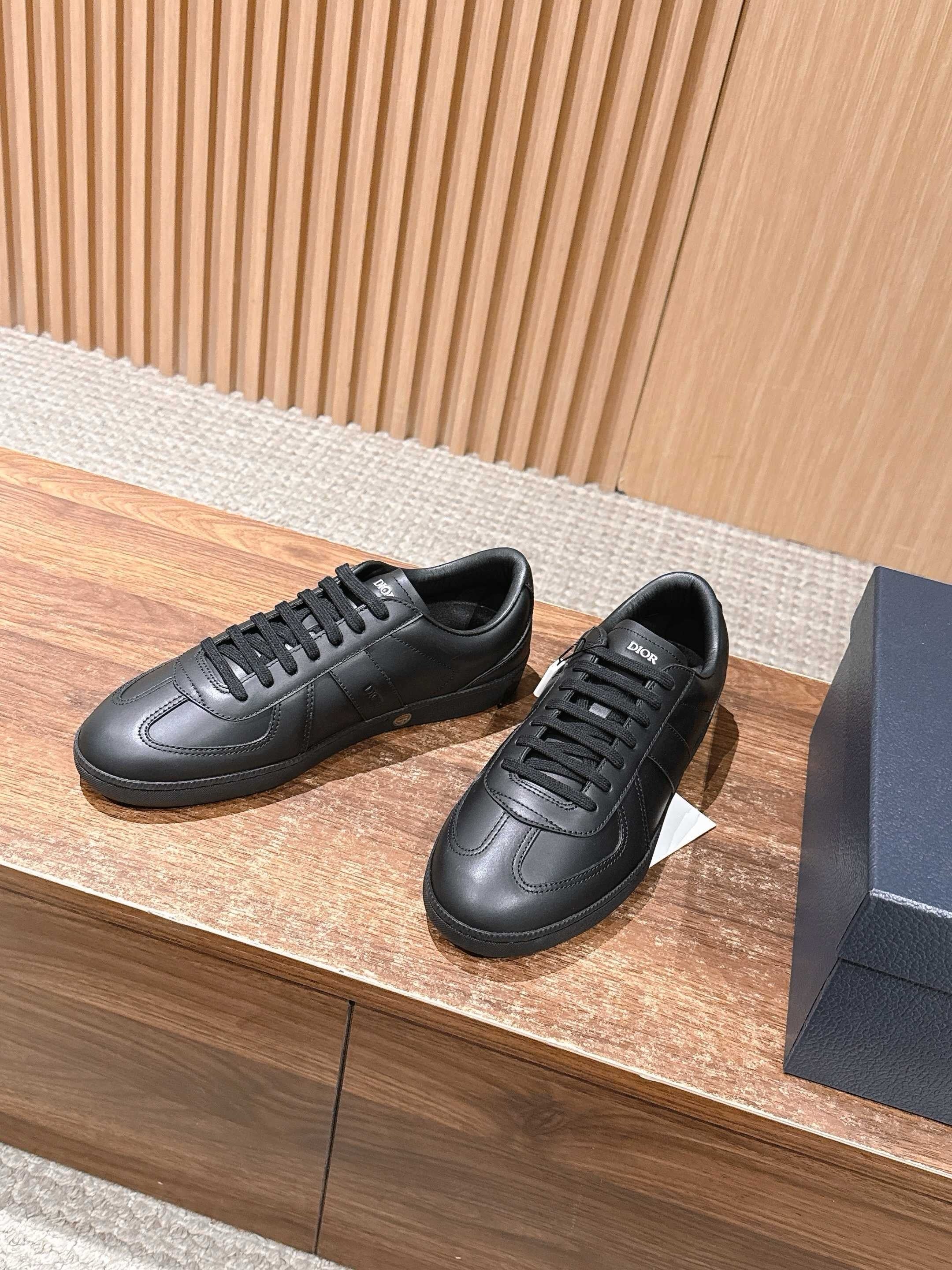 Black and White Shoes - FashionHype.xyz