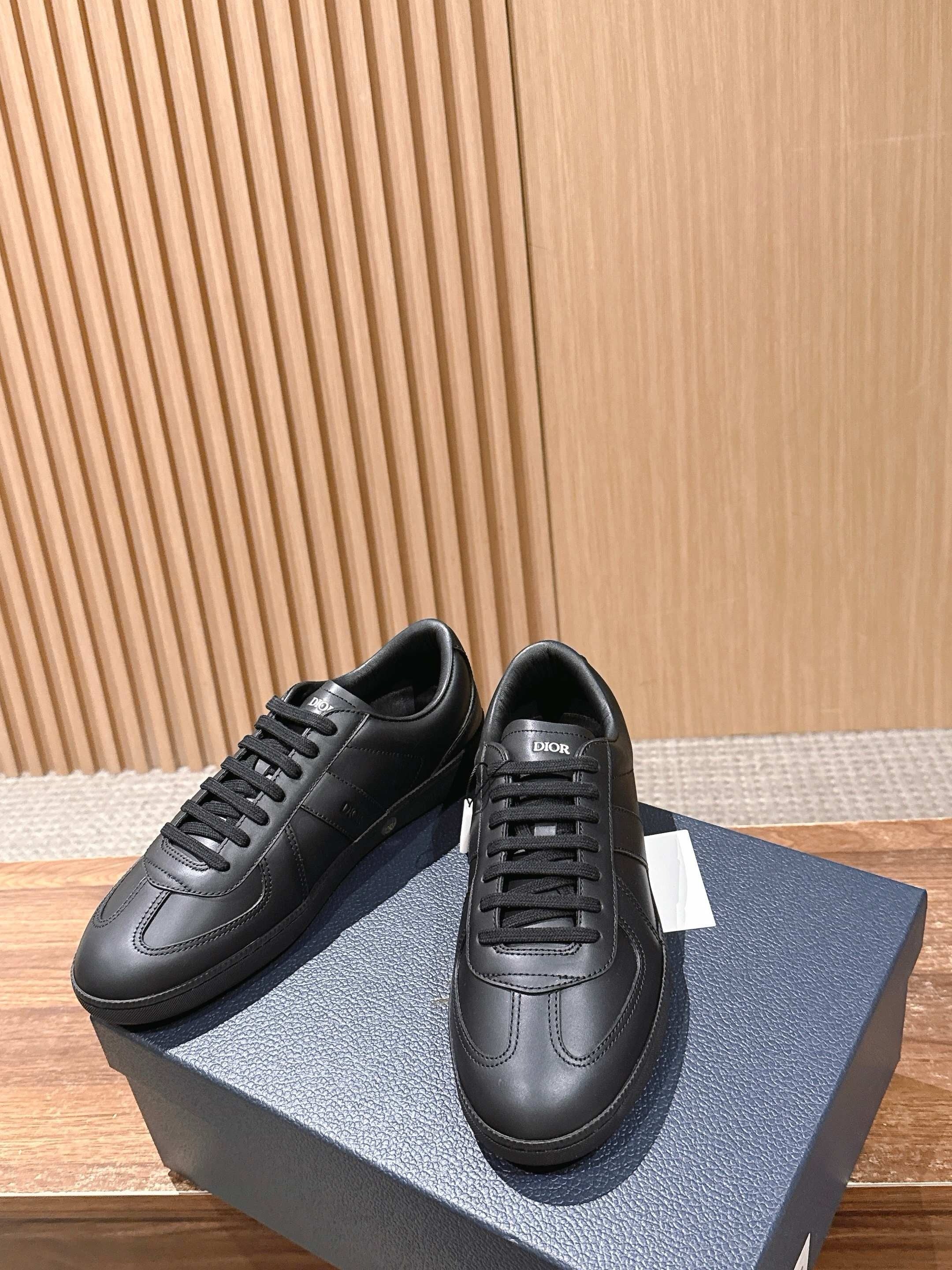 Black and White Shoes - FashionHype.xyz